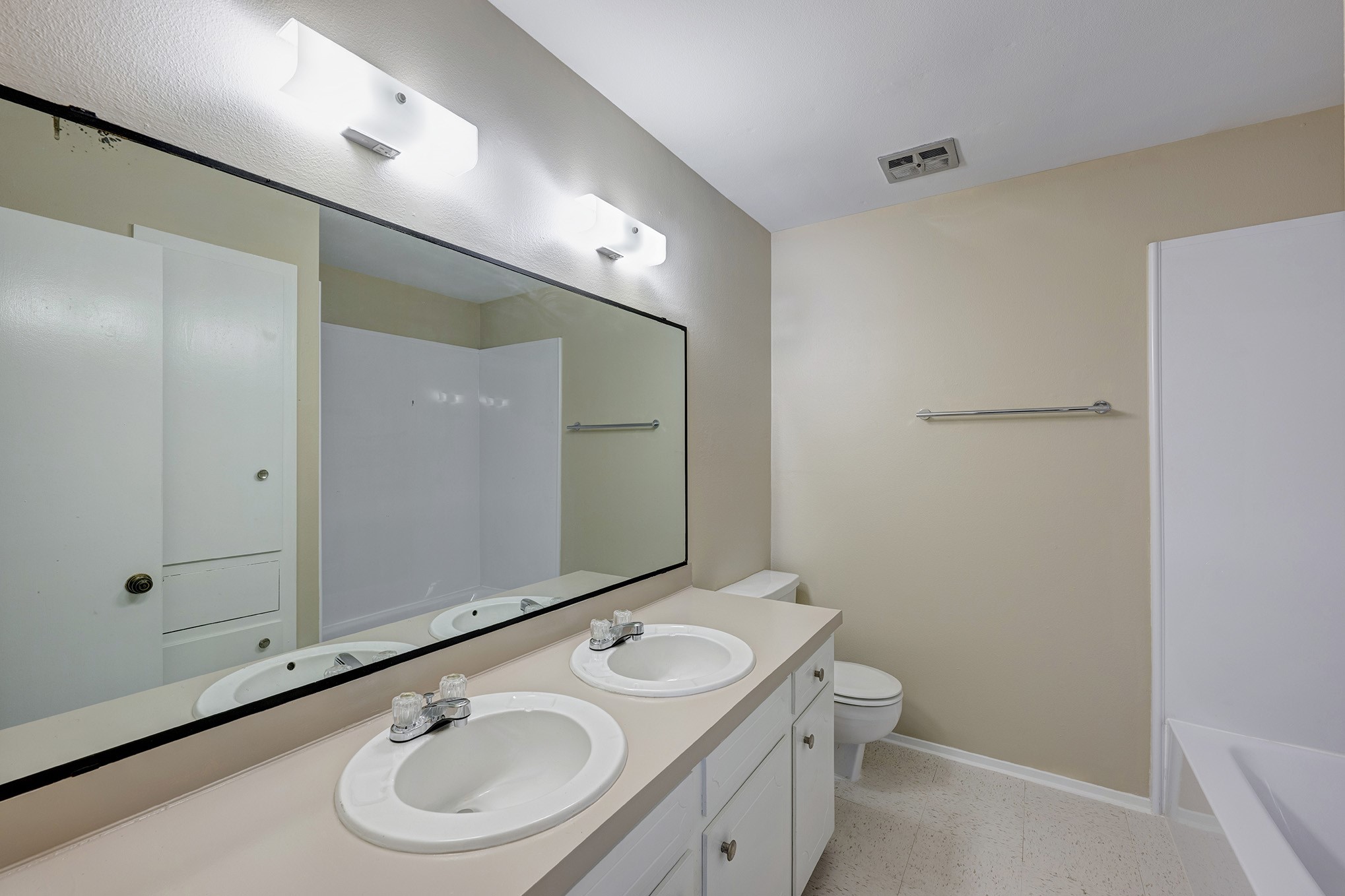 Full bathroom in the two bedroom unit. Located upstairs with the bedrooms.