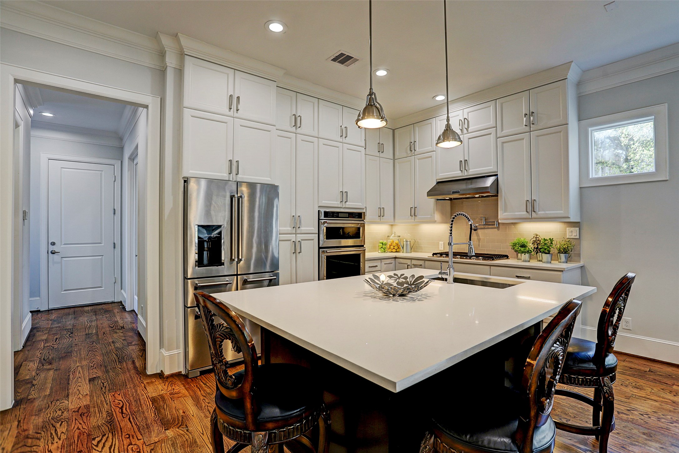 Kitchen with a large island, custom built, soft closing
