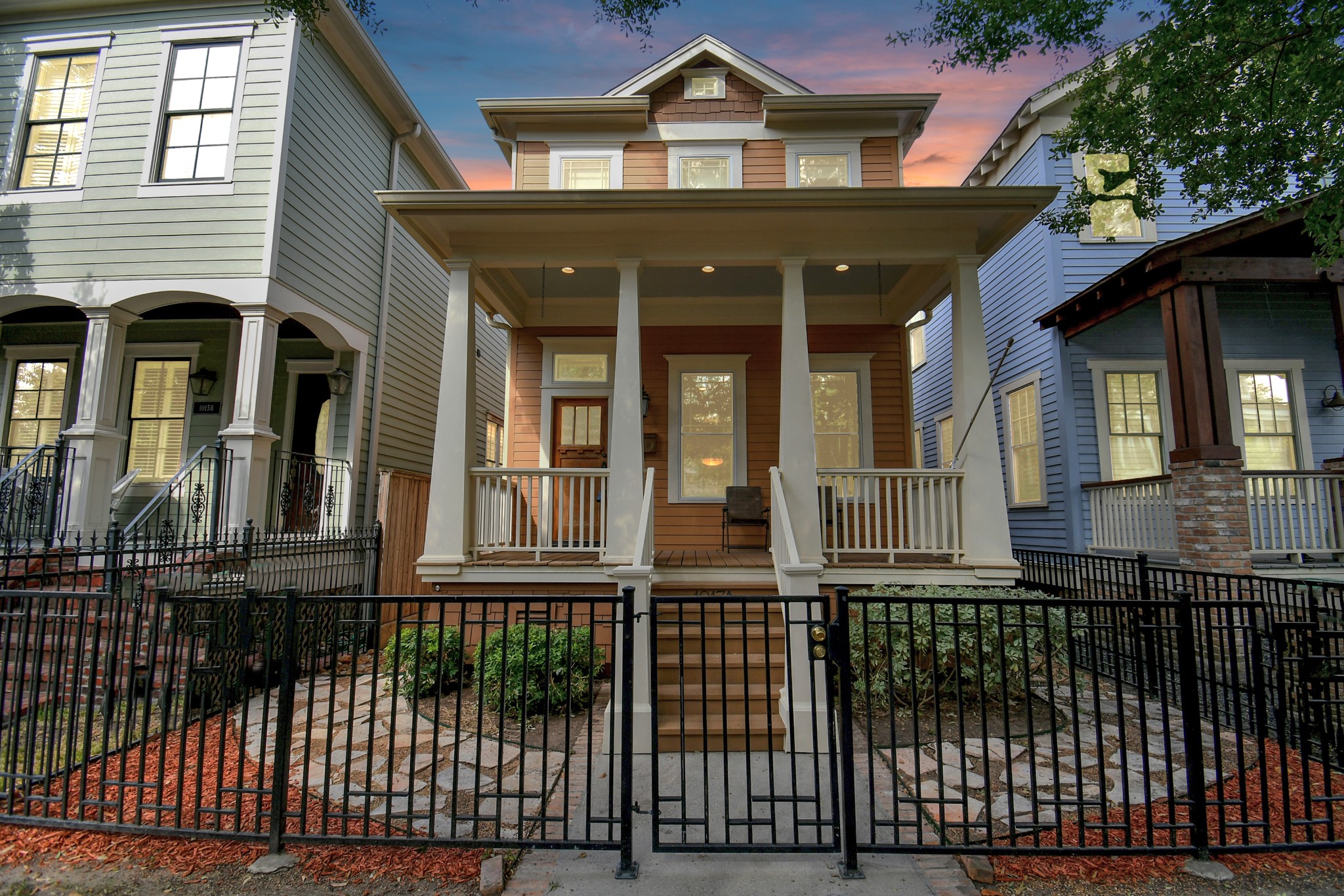 Welcome home to 1017 Waverly Street #A, Houston, TX 77008