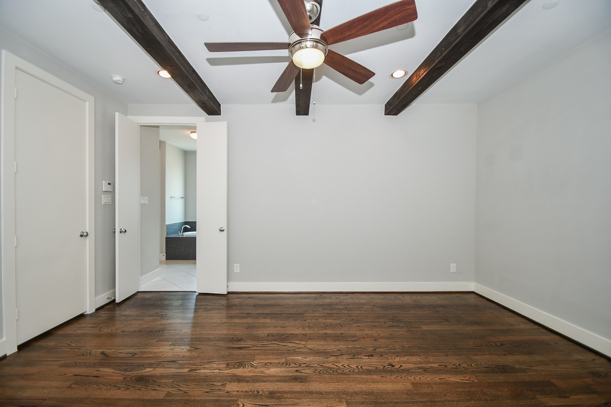 Bright and Open living room attention to detail with the crown molding and beautiful hardwood floors.
