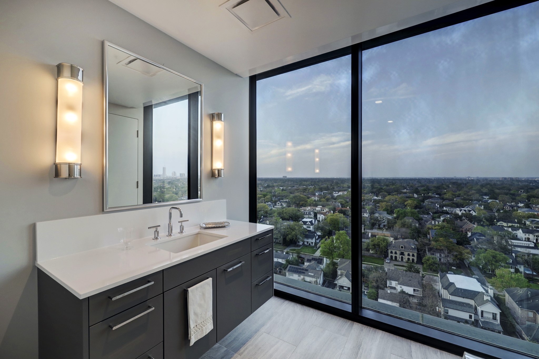 The secondary baths have beautiful Poggenpohl floating vanities, silestone counters and amazing​​‌​​​​‌​​‌‌​‌‌​​​‌‌​‌​‌​‌​​​‌​​ views.