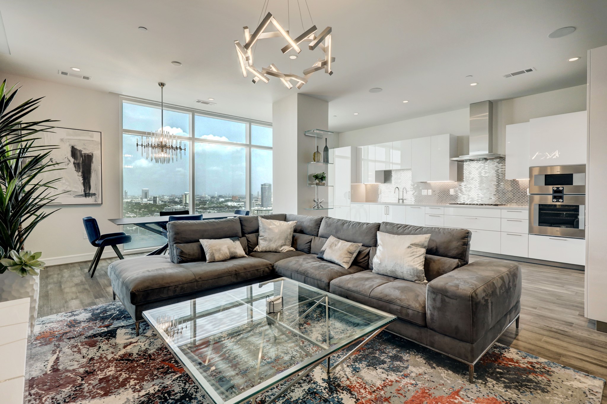 Beautiful open concept with breathtaking views from the 25th floor