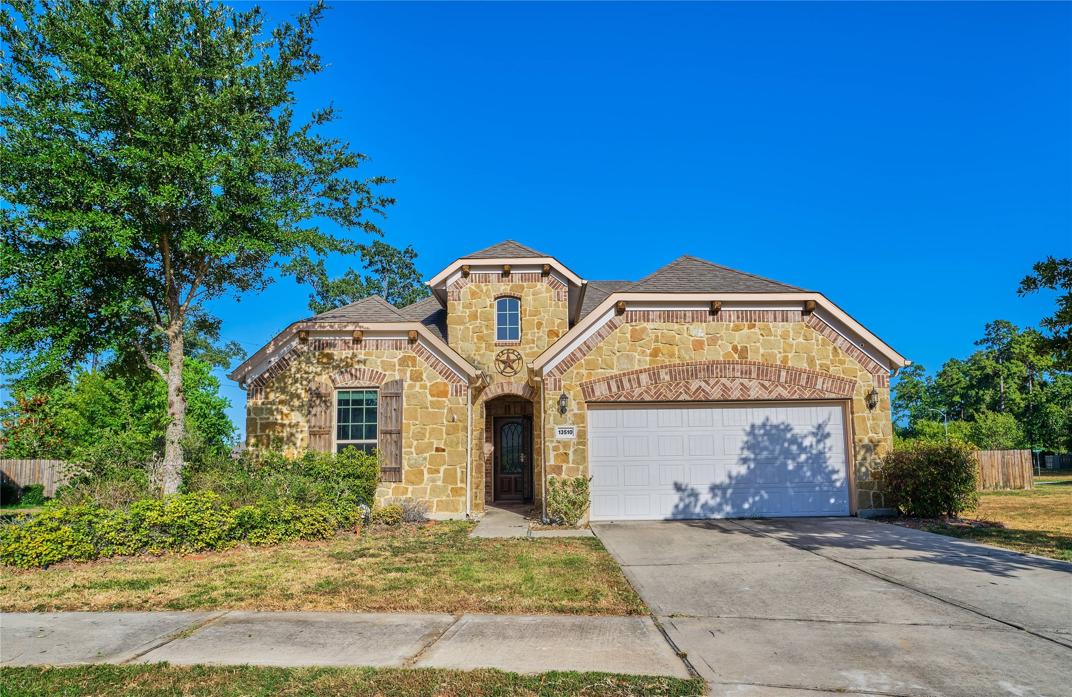 Houston 2-story, 4-bed 13510 Lake Willoughby Lane