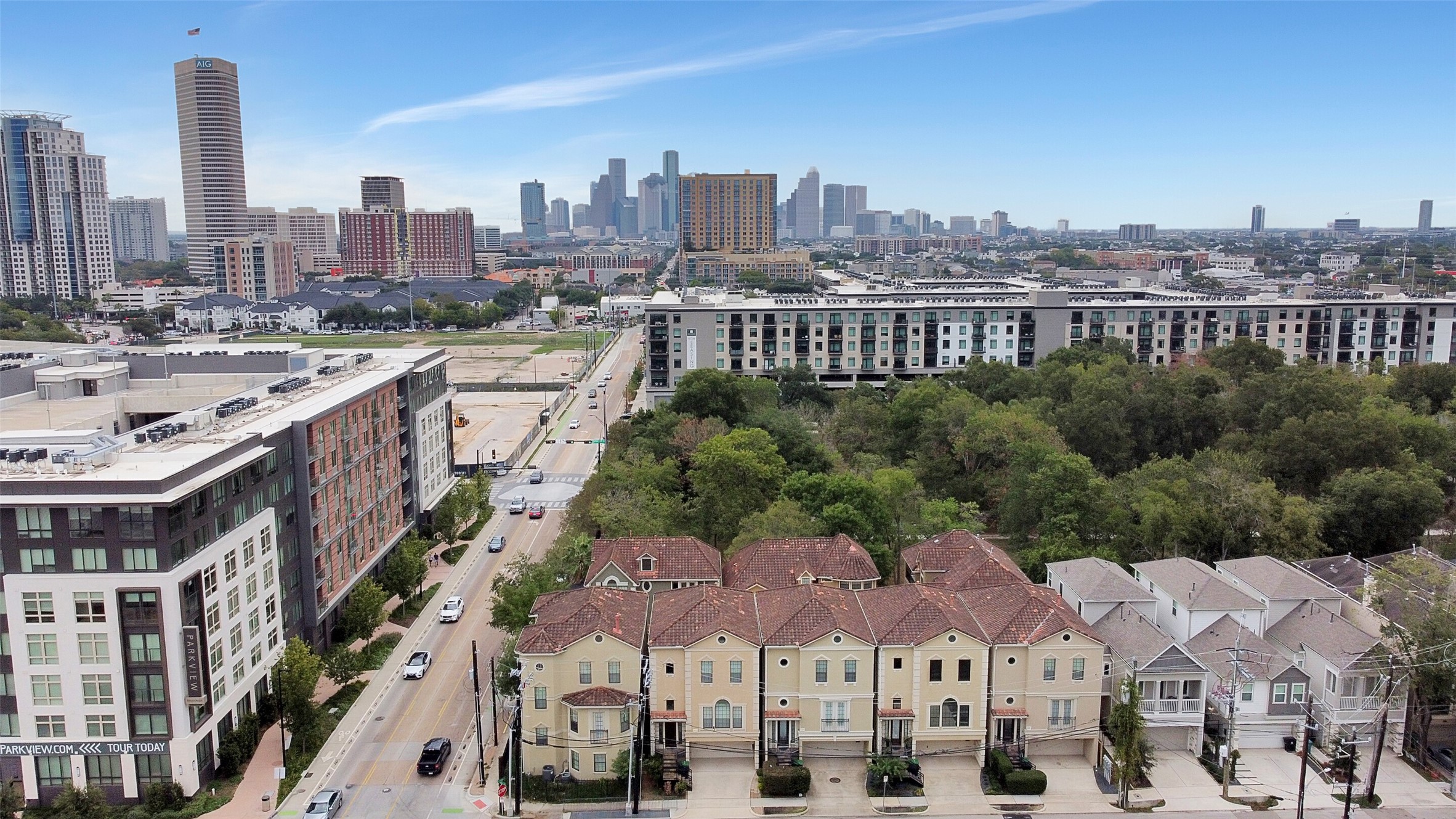 BREATHTAKING VIEWS OF DOWNTOWN HOUSTON CAN BE ENJOYED FROM THE PRIVACY OF YOUR EXECUTIVE HOME.