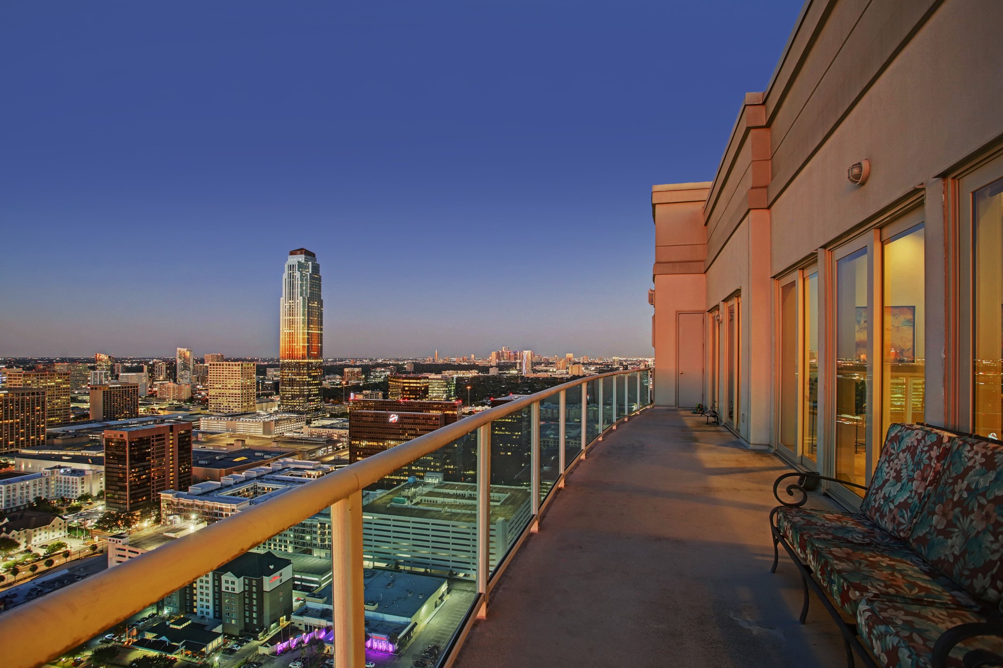 Enjoy spectacular views/sunsets from the 31st floor.