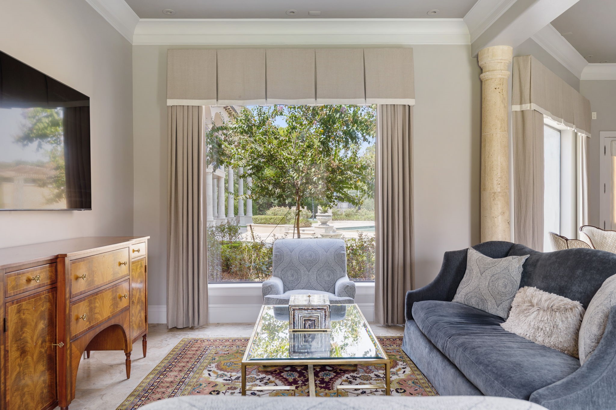 The Athenaeum in the Suite provides a comfortable reading nook, or a place to watch your favorite gothic love story. Above is a tray ceiling fortified by stone columns, and a seamless view of the lush gardens.