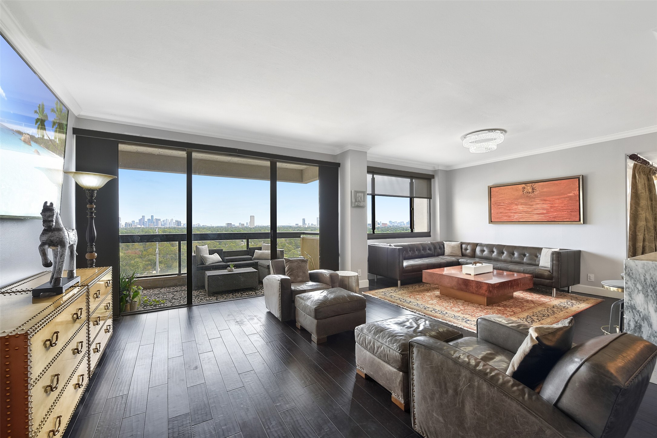 Welcome home to the elevated living experience of this updated 16th-floor 2-bedroom, 2-bath condo in Park Square. Revel in the modern comforts and breathtaking views that define this sophisticated urban retreat. Enjoy a lifestyle of convenience and luxury in the heart of the city.