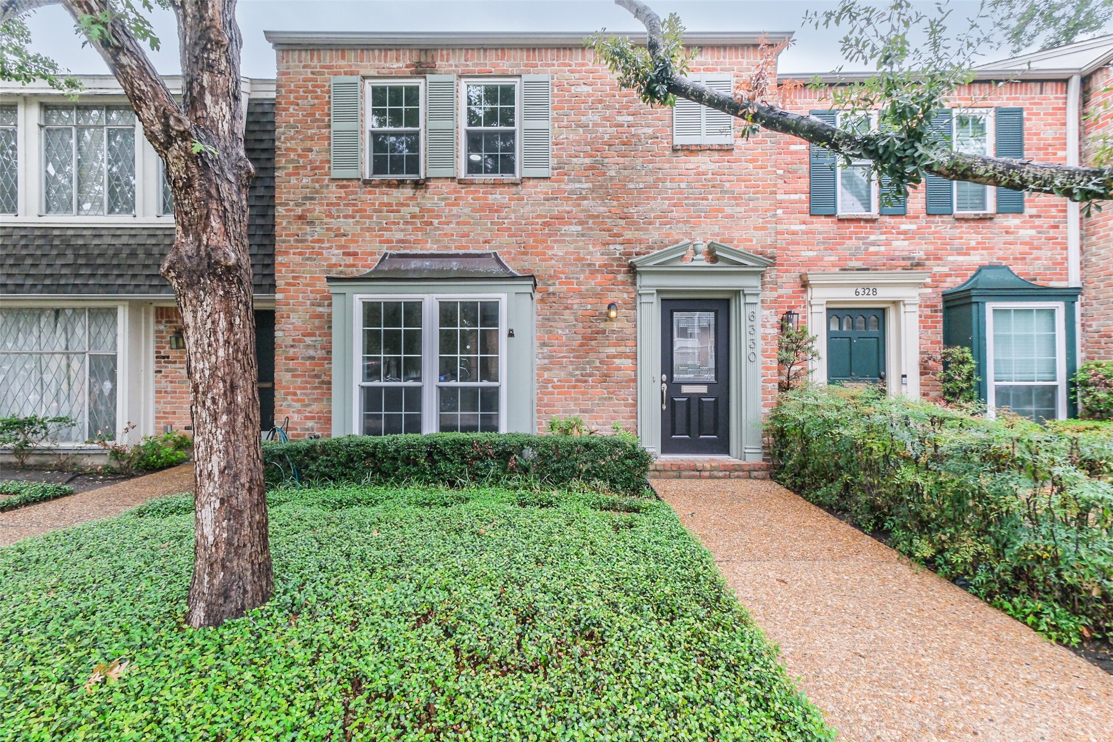 Stunning remodel with 2 bedrooms, 1.5 baths located in the prime location of Briargrove Drive Townhomes. Conveniently located to the Galleria, Memorial City and the Westchase area.