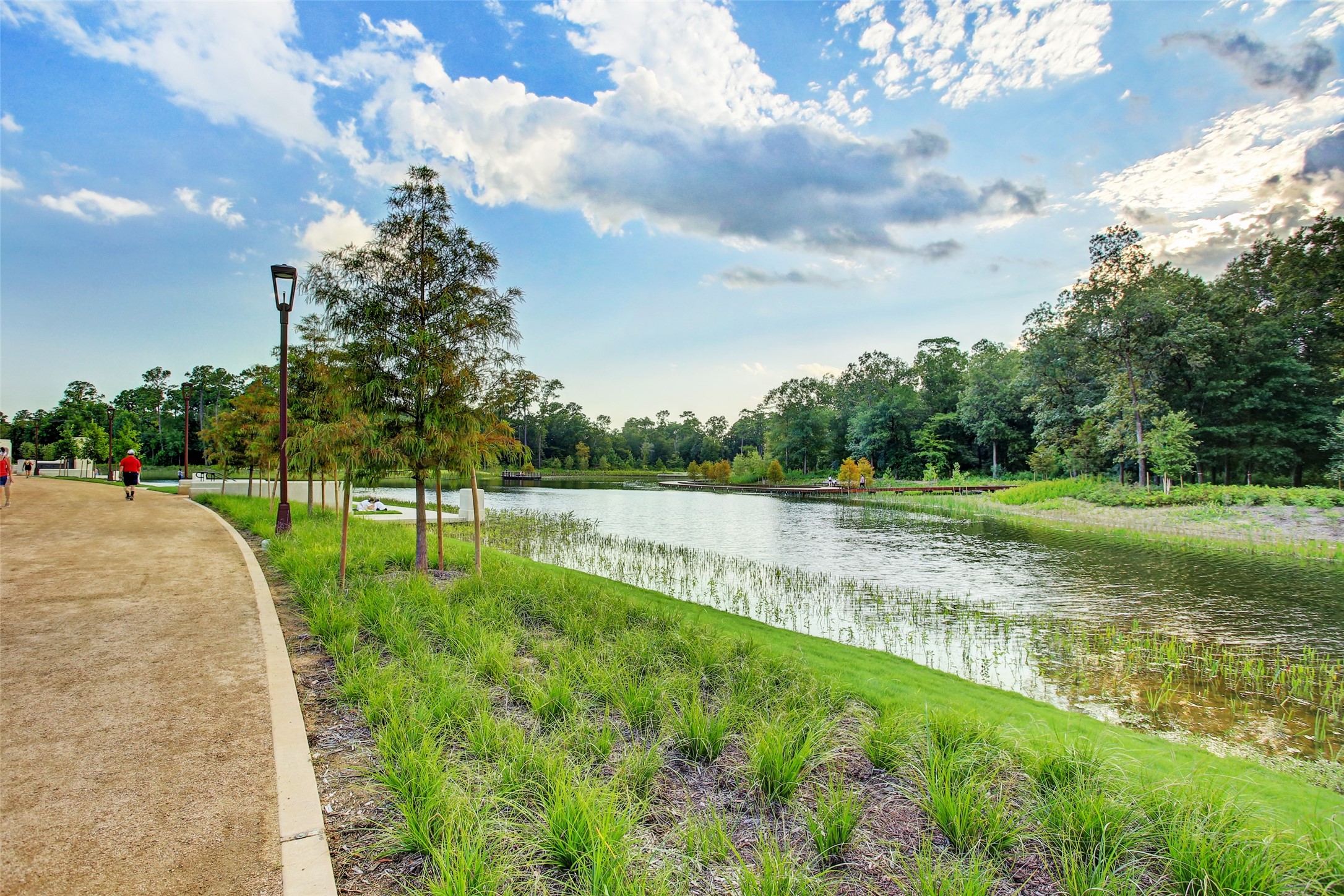 Walkable to Memorial Park running trail, tennis courts, Eastern Glades and all the park has to offer.