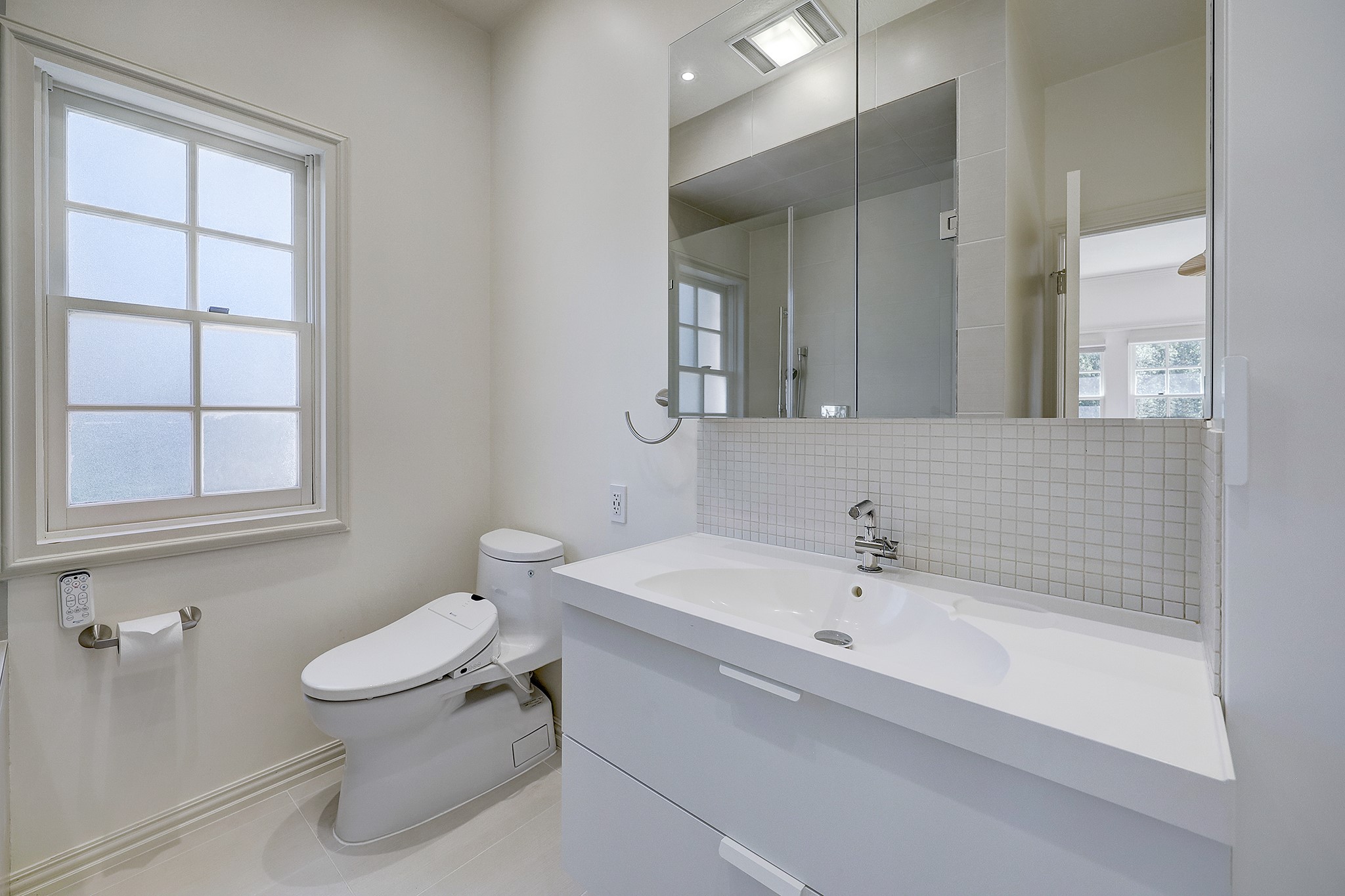 Remodeled en suite bath with clean lines and shower