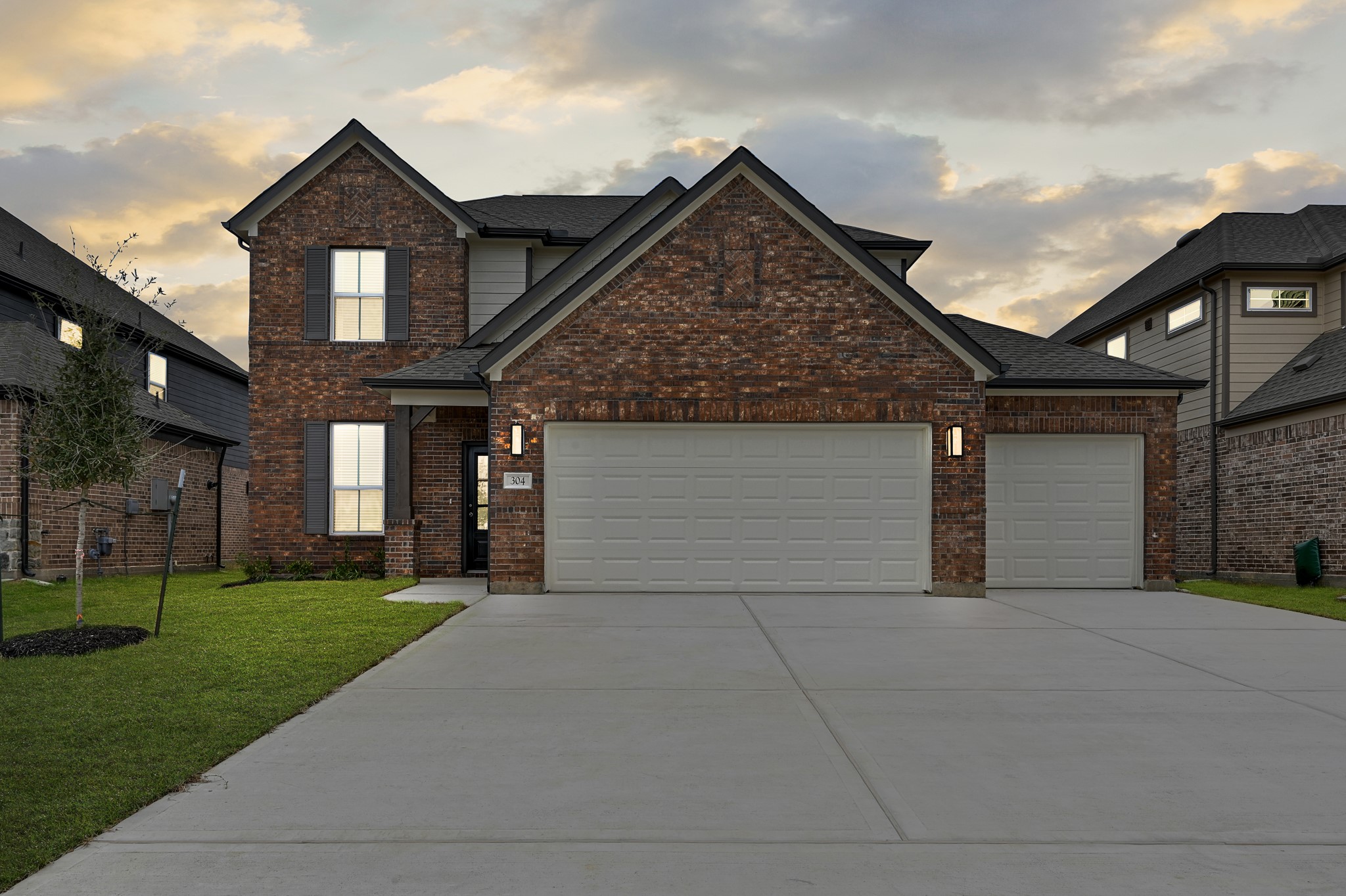 Welcome home to 304 West Tranquil Fields Lane located in Beacon Hill and zoned to Waller ISD.