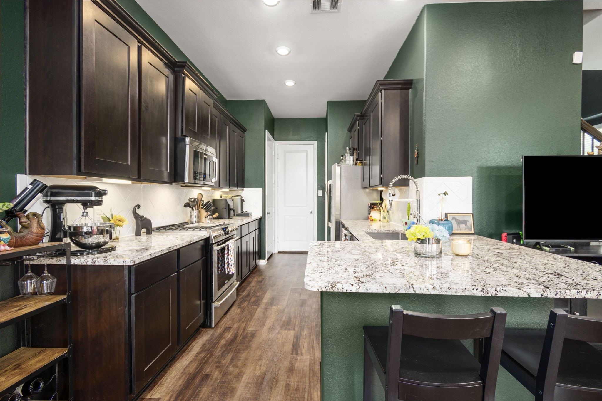 The kitchen offers ample counter space and a great gas range for the chef!