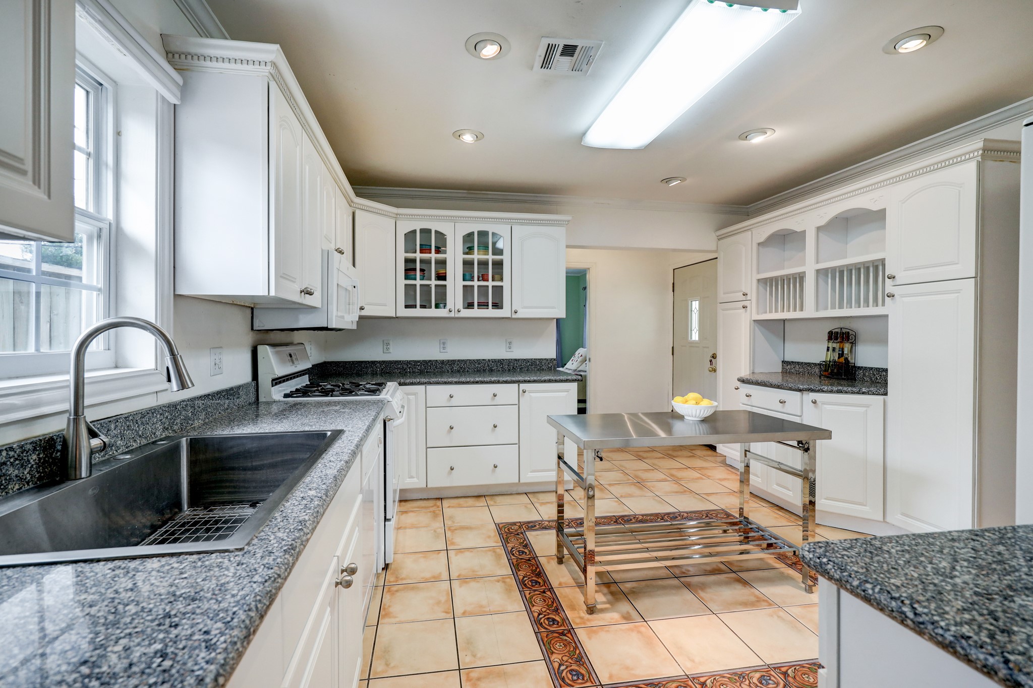 KITCHEN - Showing the space and proximity to storage. Double sink and plenty of prep space to cook your favorite meal.