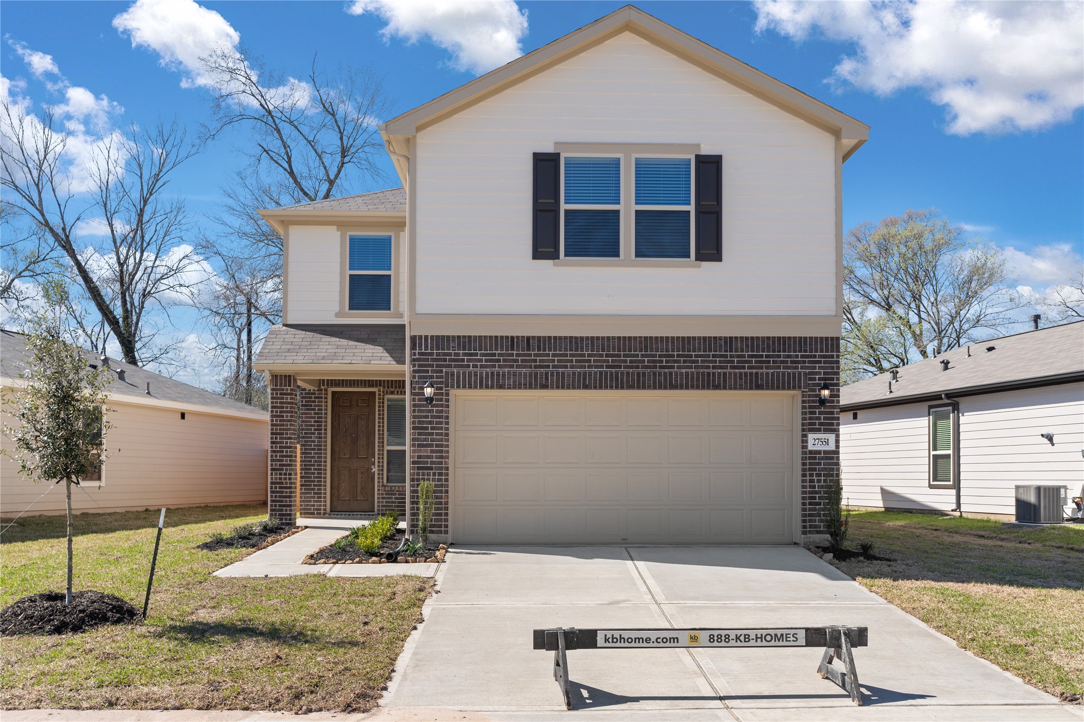 Welcome home to 27551 Bello Bend Lane located in Creekside Court and zoned to Magnolia ISD!