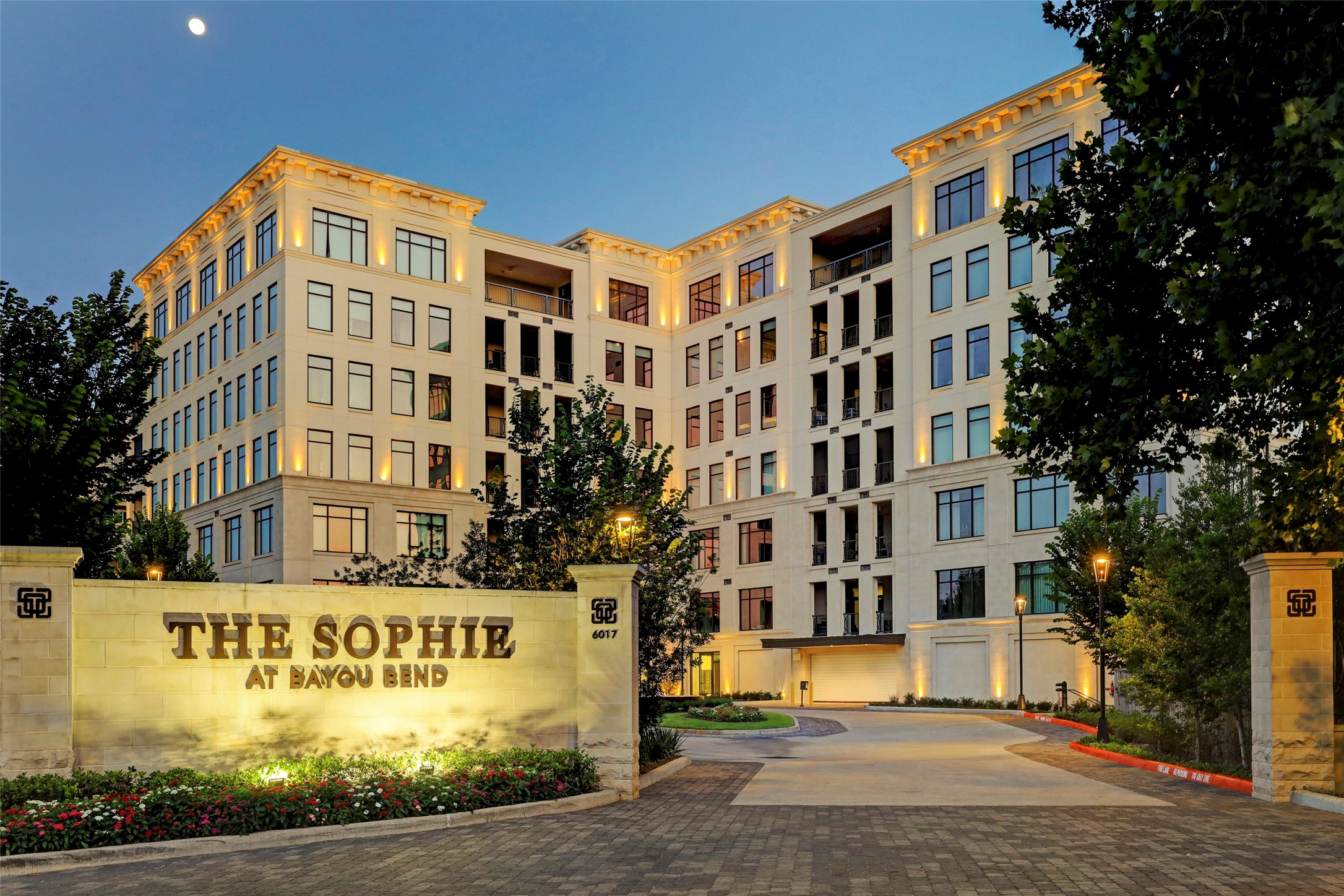 The Sophie is a European-style residence offering privacy, security, amenities, and a luxurious, carefree lifestyle. Located midway between Memorial + Buffalo Bayou Parks you can bike ride, run, enjoy museums, fine dining and shopping all within your little realm.