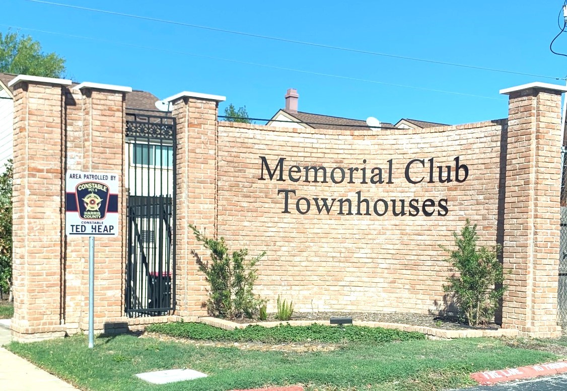 Memorial Club Townhouses Entrance