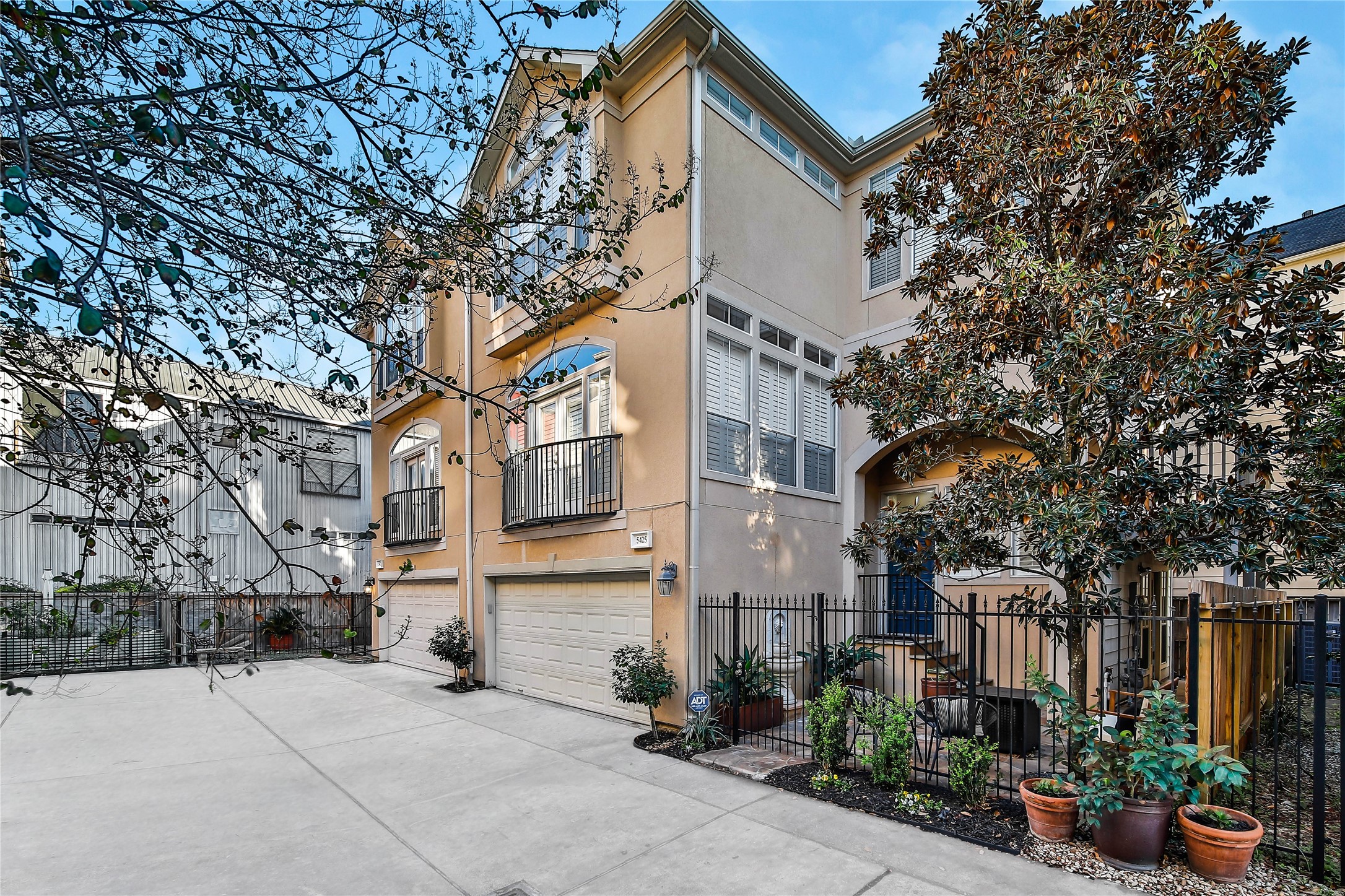 Welcome to 5425 Lillian Street, a stunning 3/2.5/2 townhome in the highly sought after Rice Military area!
