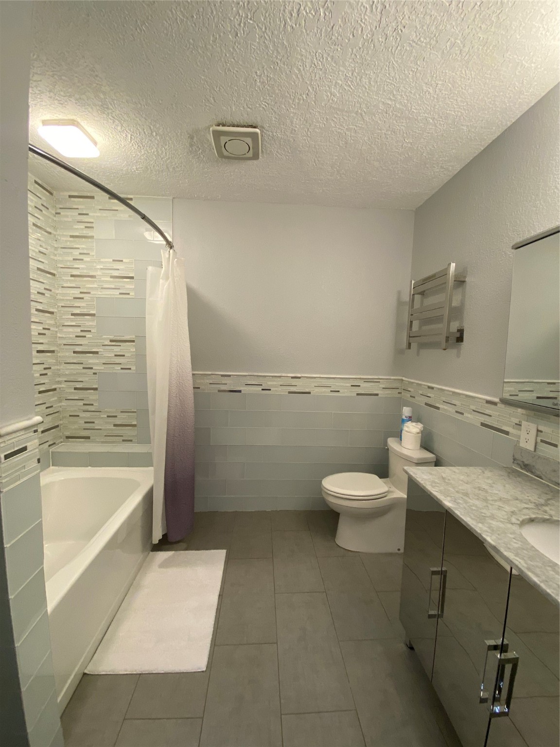 1635 Guest Bathroom