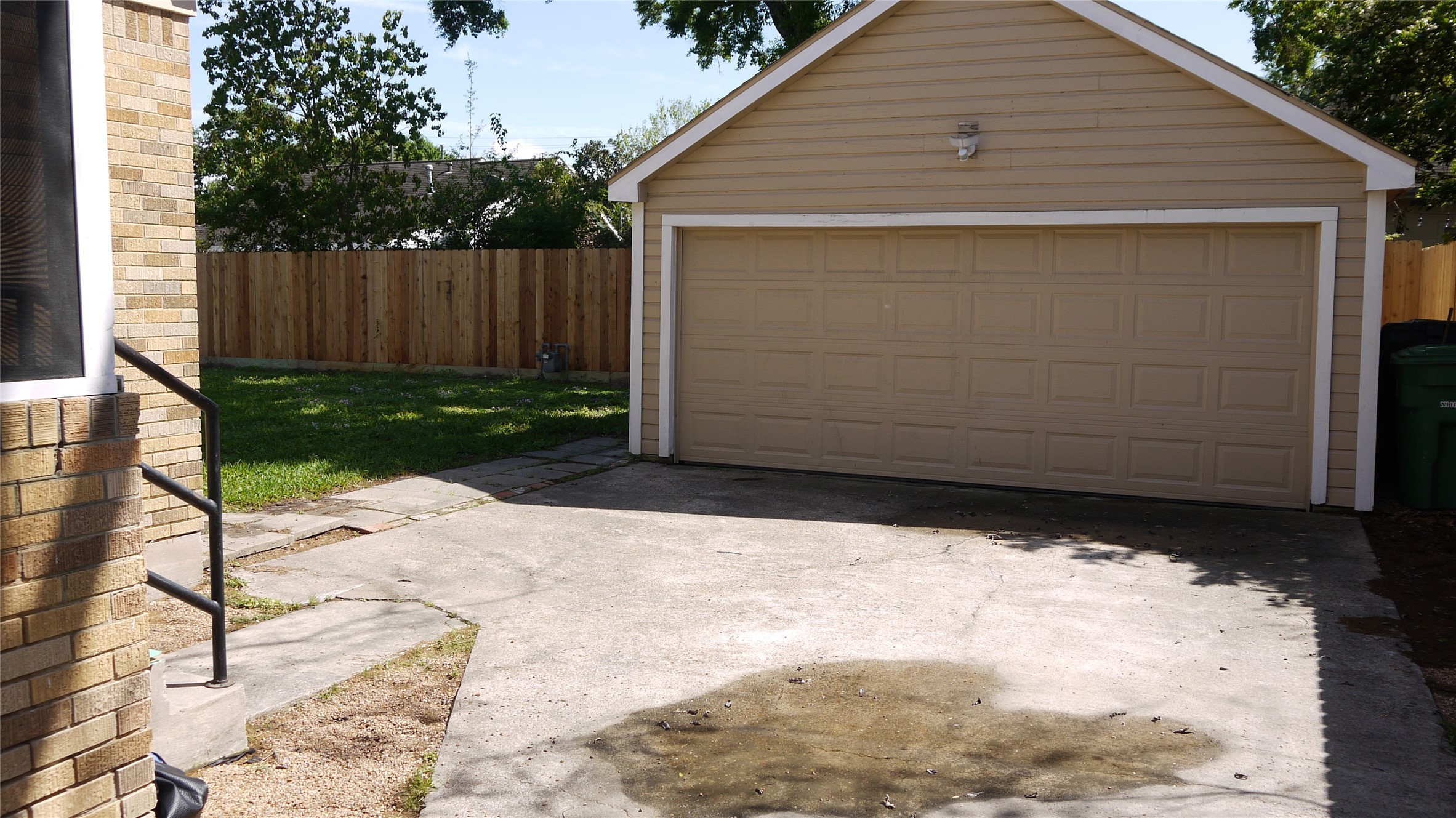 2 car detached garage.  Your washer and dryer connections are located in the garage!