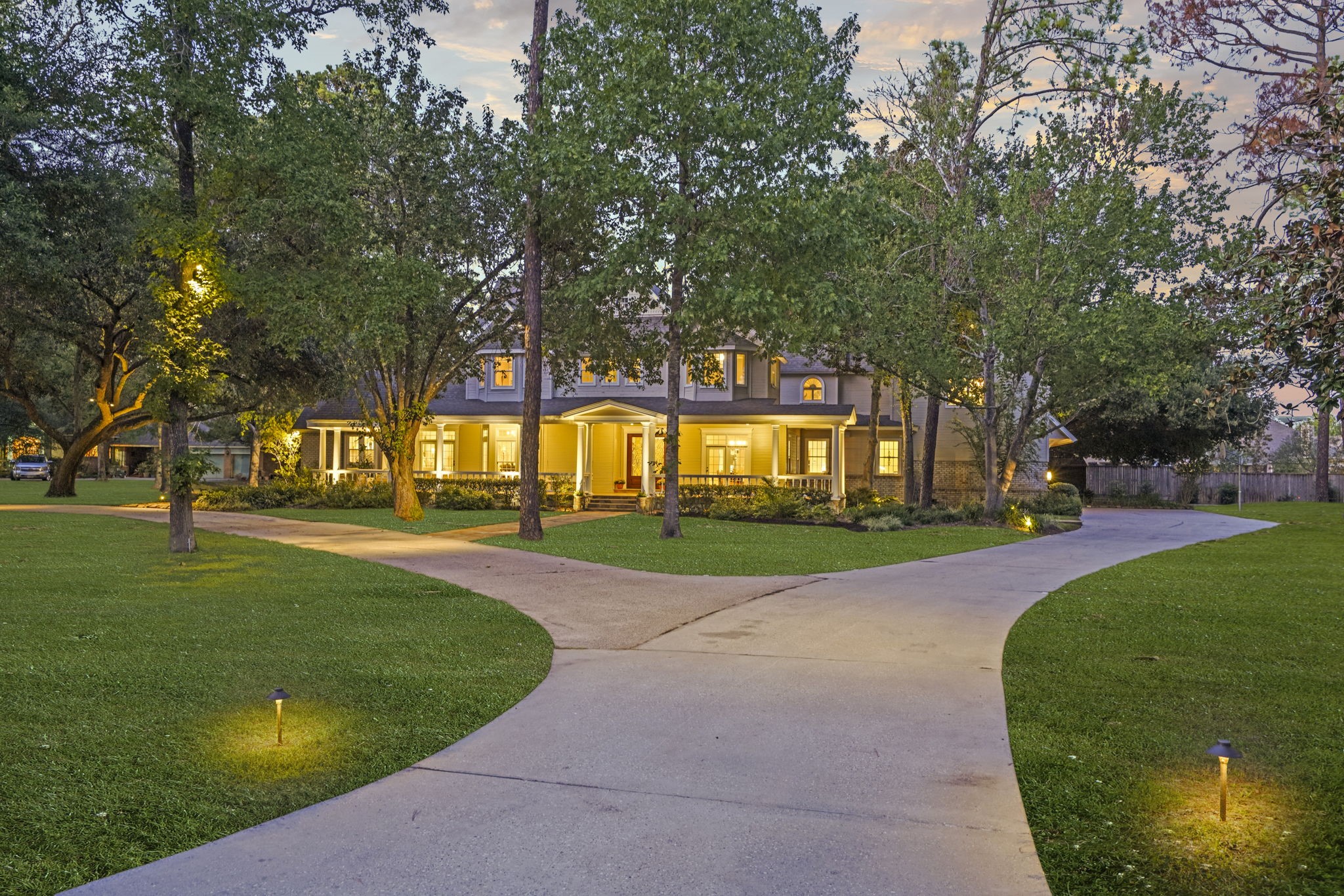 Circle driveway for all of your guests and easy access to the home.
