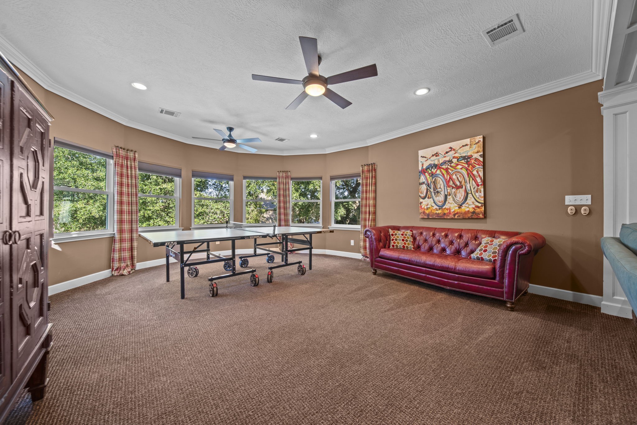 Spacious game room with sufficient space for a ping-pong table & other games you love.