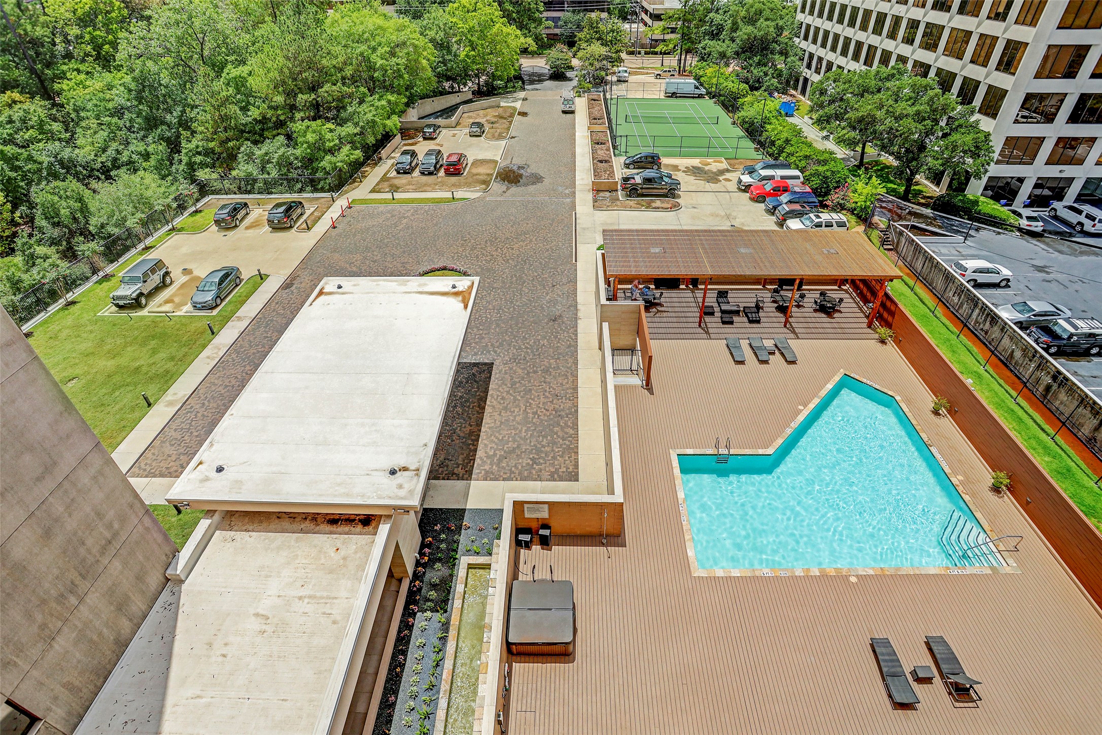 Aerial view of the outdoor amenities Park Square has to offer.