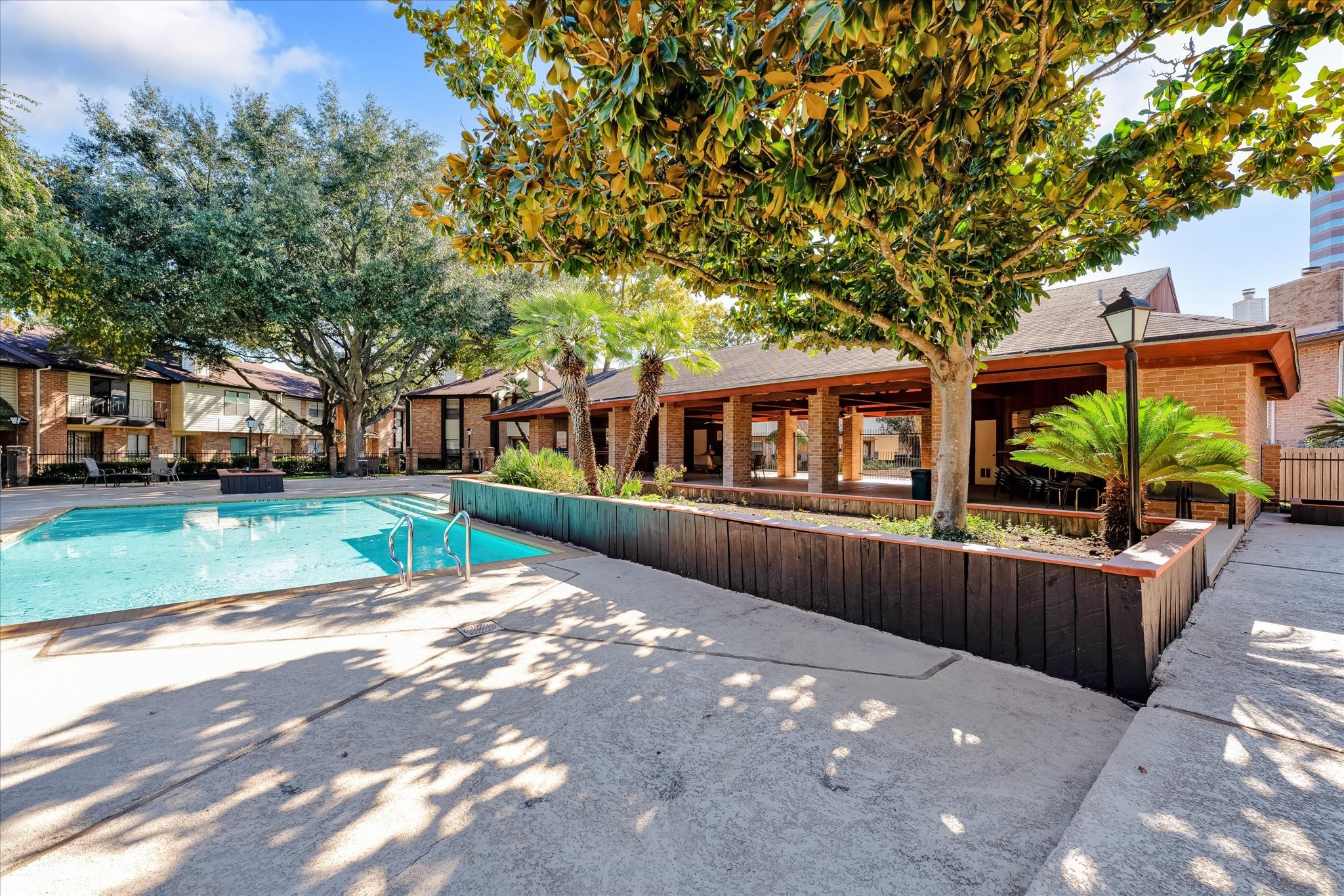 With huge mature trees all around, this limited access pool is perfect for residents to unwind and relax, enjoy your new favorite read, or spend some quality time with loved ones.