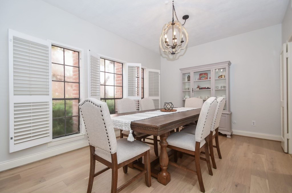 Gorgeous shutters in the dining area elevates the space!