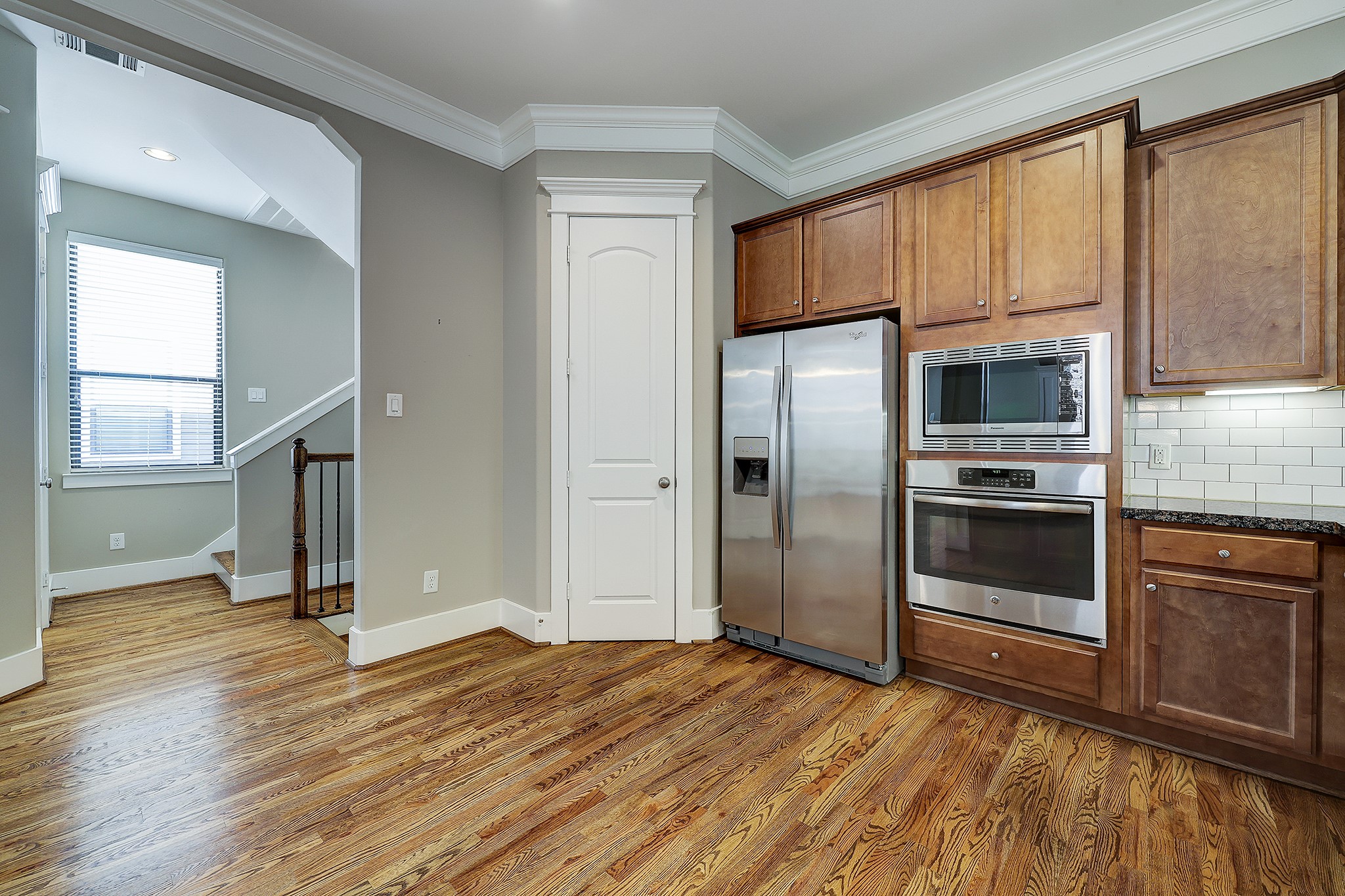 Granite counters, gas range, built in oven and microwave, custom cabinets......a chef's dream kitchen.