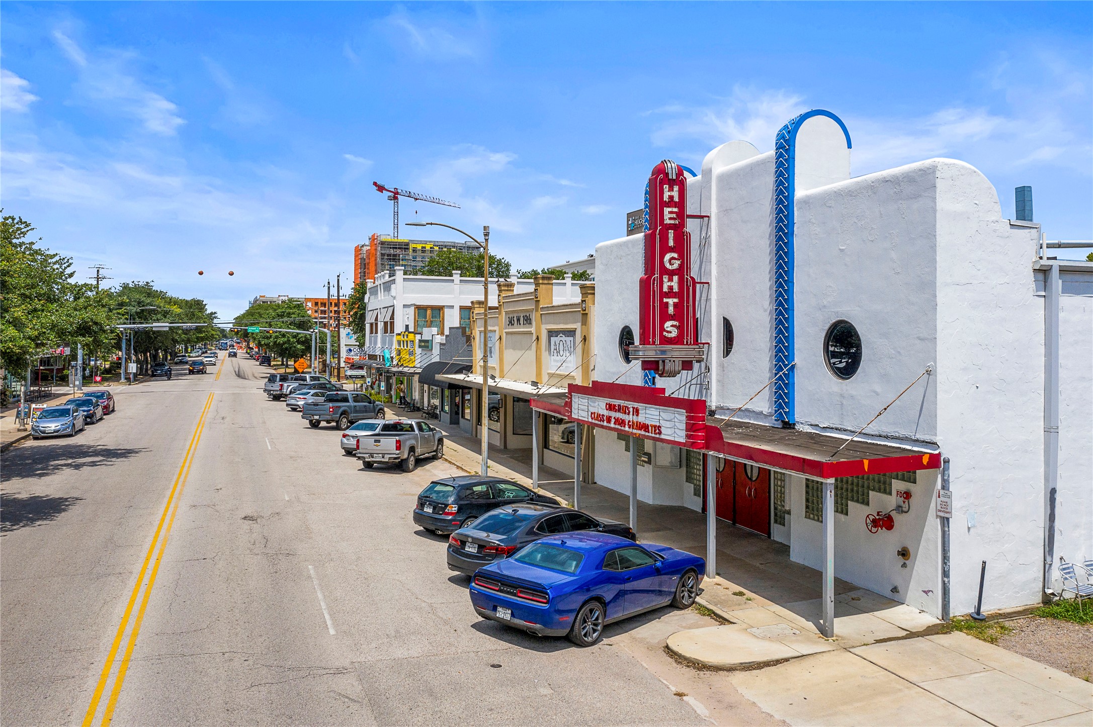 Indulge in retail therapy amidst the wealth of specialty shops, art galleries, and vintage stores at the vibrant Historic Houston Heights Shopping District.