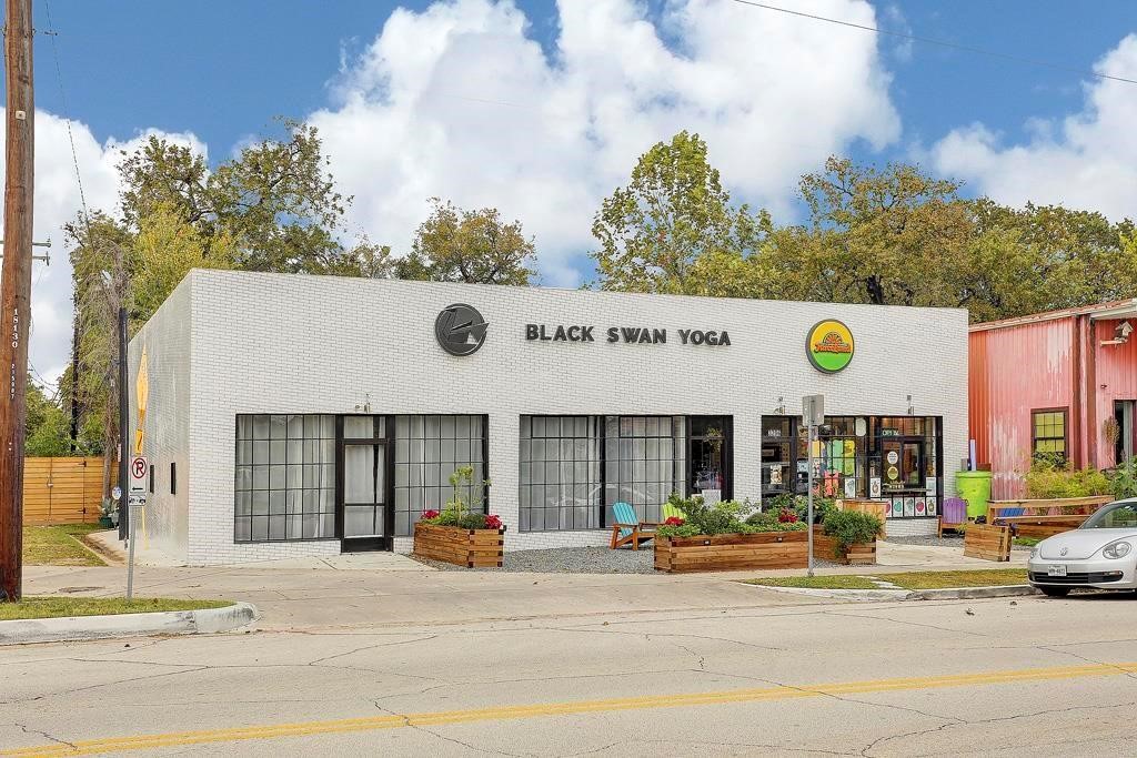Conveniently located just a 6-minute drive from your home, Black Swan Yoga offers rejuvenating yoga sessions in Houston's 90-degree heated yoga studio.