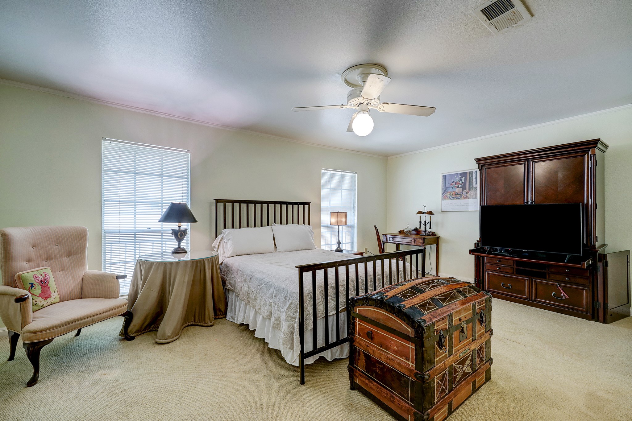 One of the unique features of 661 N Post Oak Lane is that it has two primary bedrooms! This is one of two impressive oversized primary bedrooms! With bright, natural light, this bedroom is the perfect escape. Featuring carpet flooring, ceiling fan, en-suite bath, and TWO walk-in closets.
