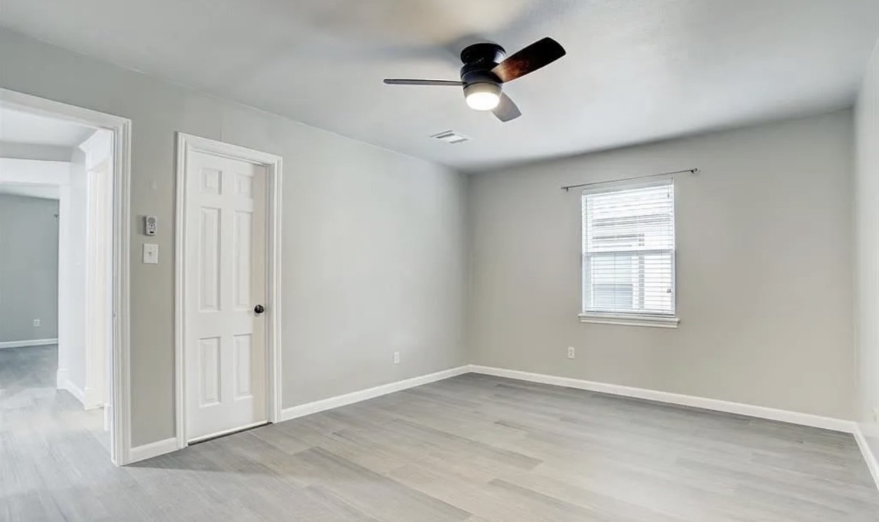 There is plenty of room for queen size bedroom furniture in this spacious guest room.