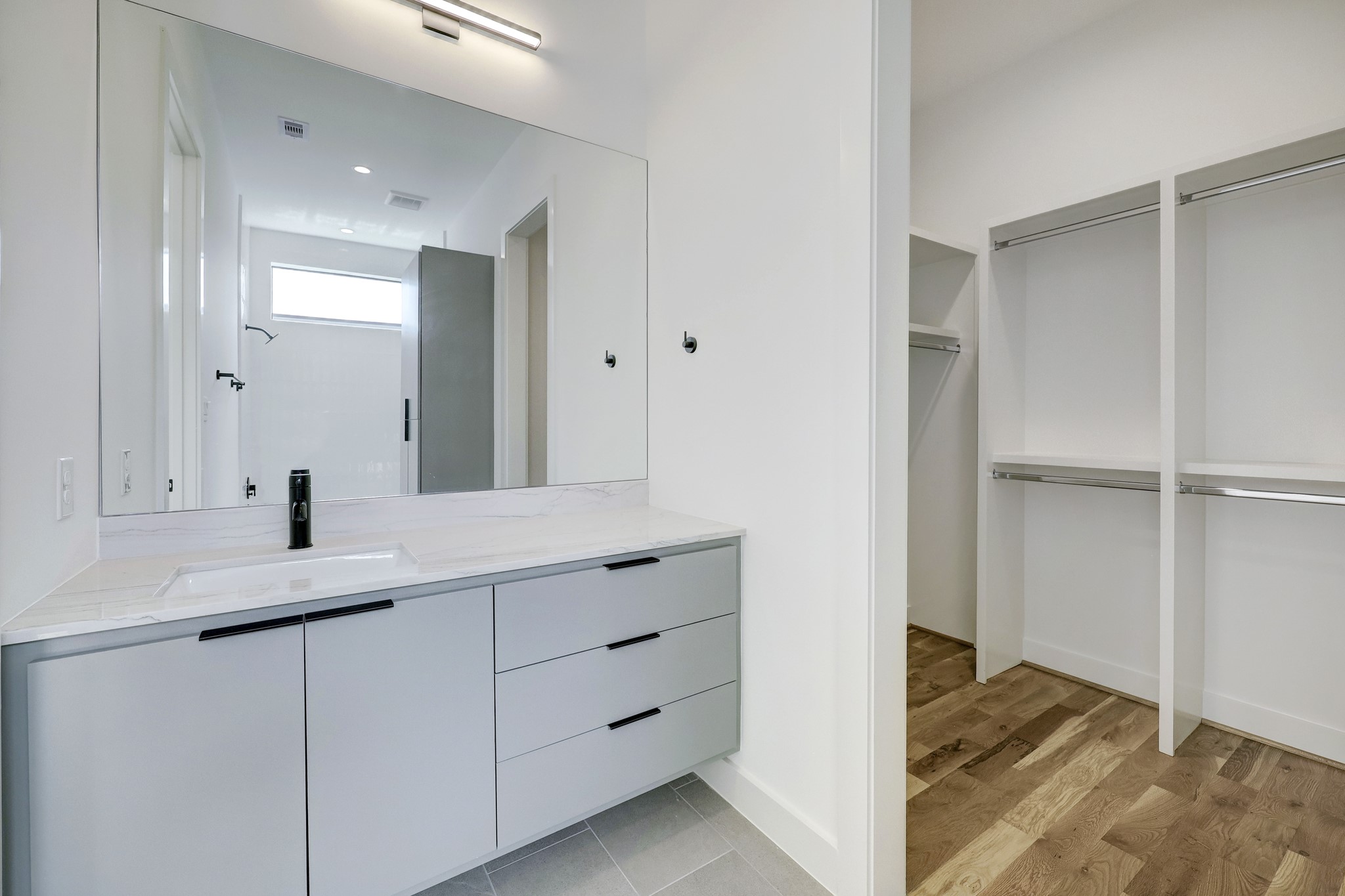 En-suite bathroom and walk-in closet with built-in chest of drawers in all secondary bedrooms