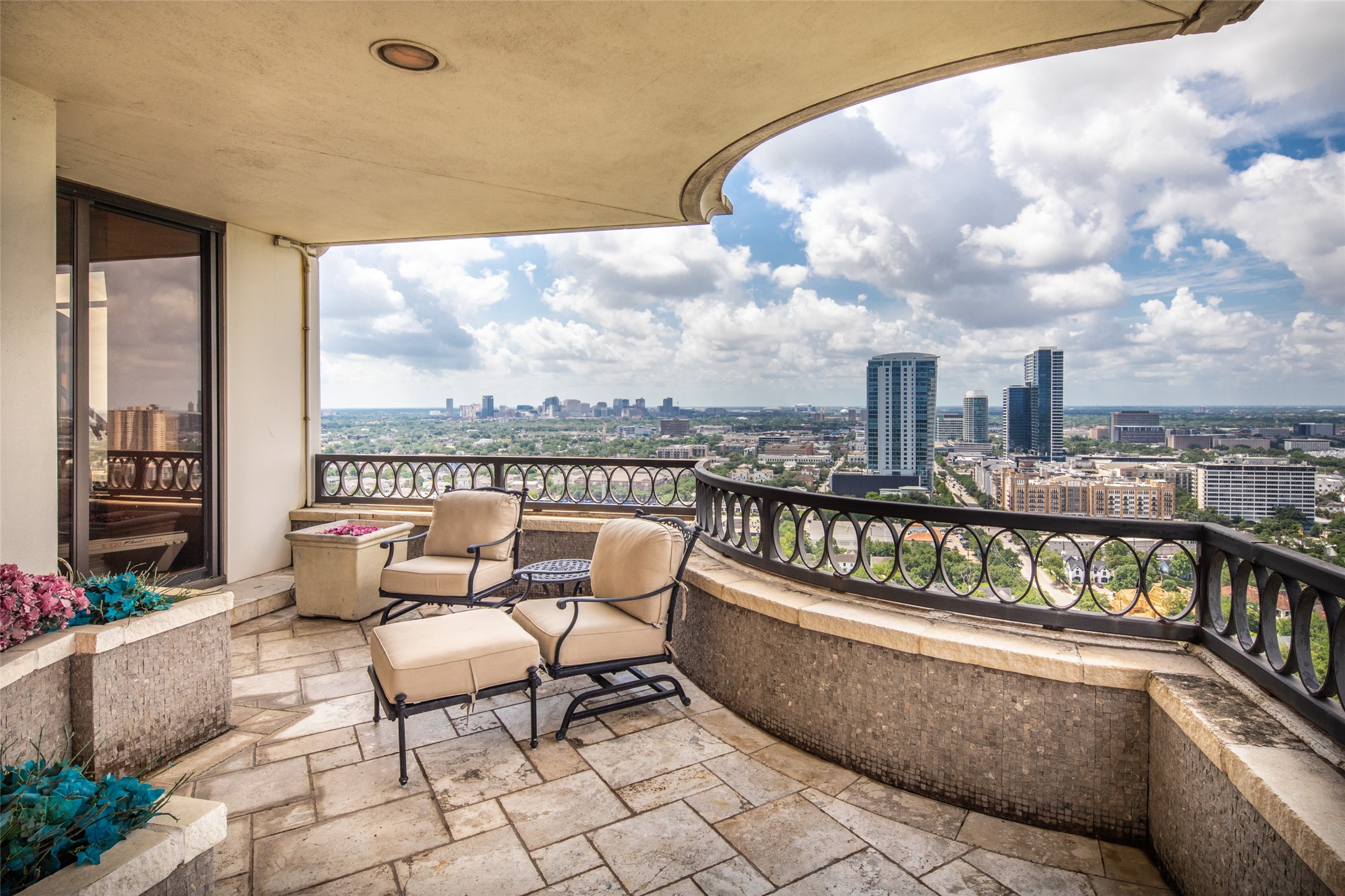 The secondary bedroom suite showcases the beautiful southern views of downtown Houston from the 19th floor, such a glamorous relaxing retreat. 
