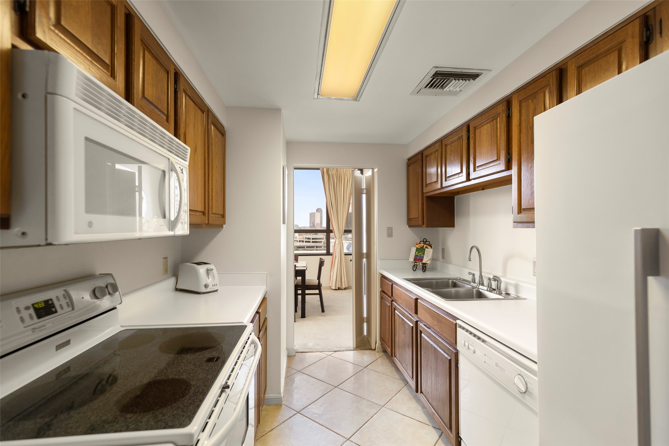 Kitchen with all appliances
