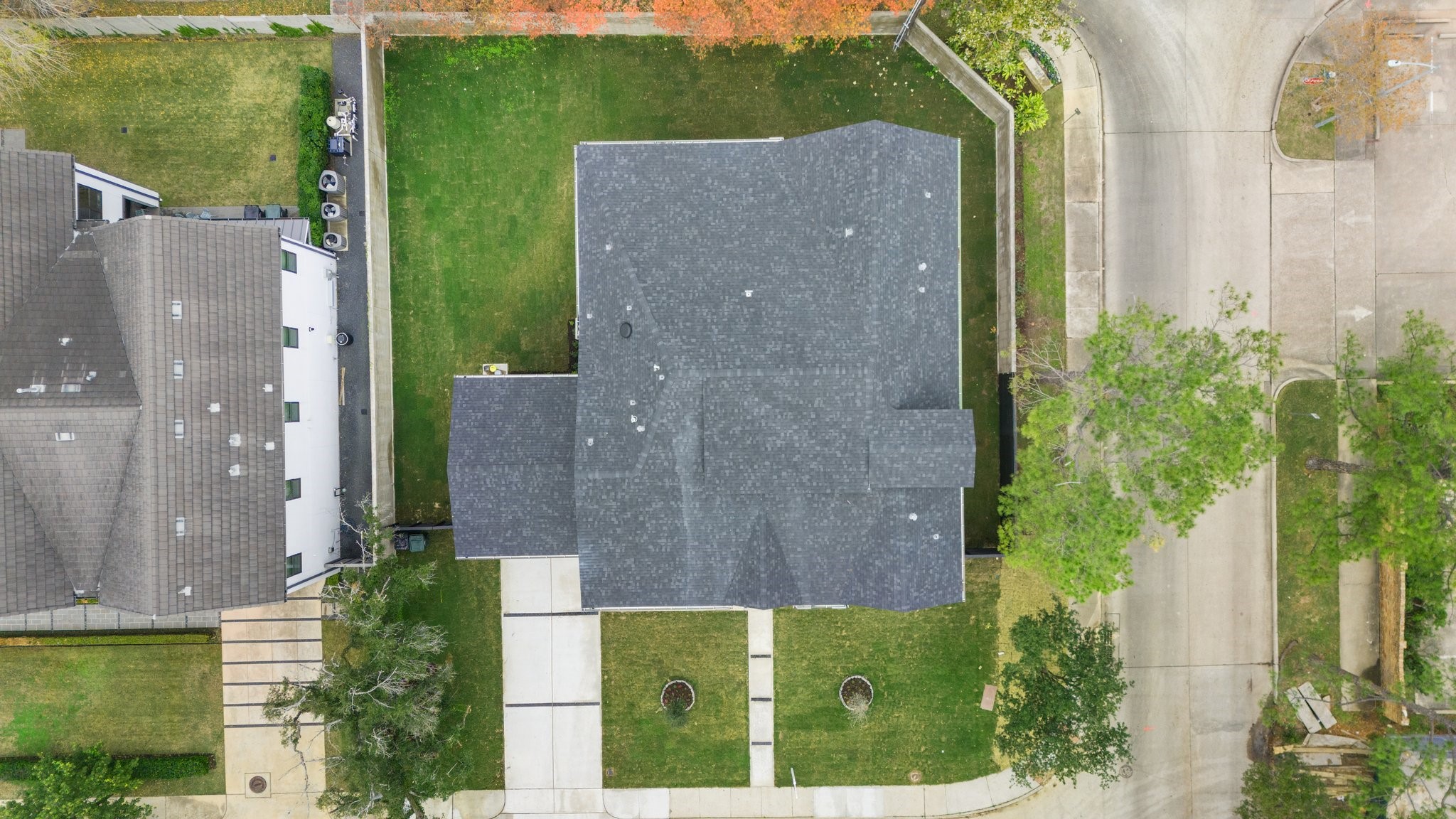 Aerial view of the home showing the expansive 11,200 SF lot. Imagine the possibilities!