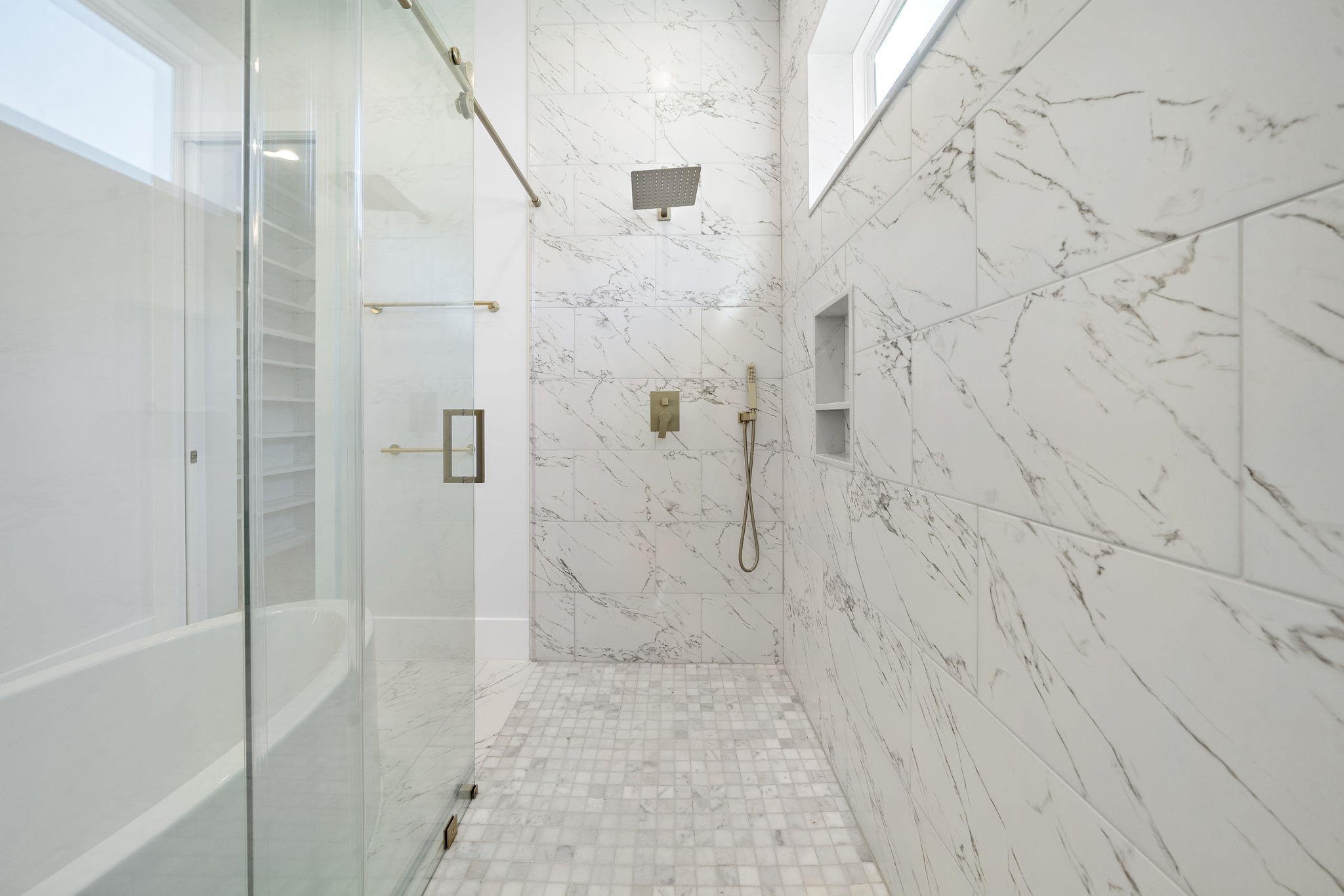 Panaro Bianco ceramic shower walls with dual 10