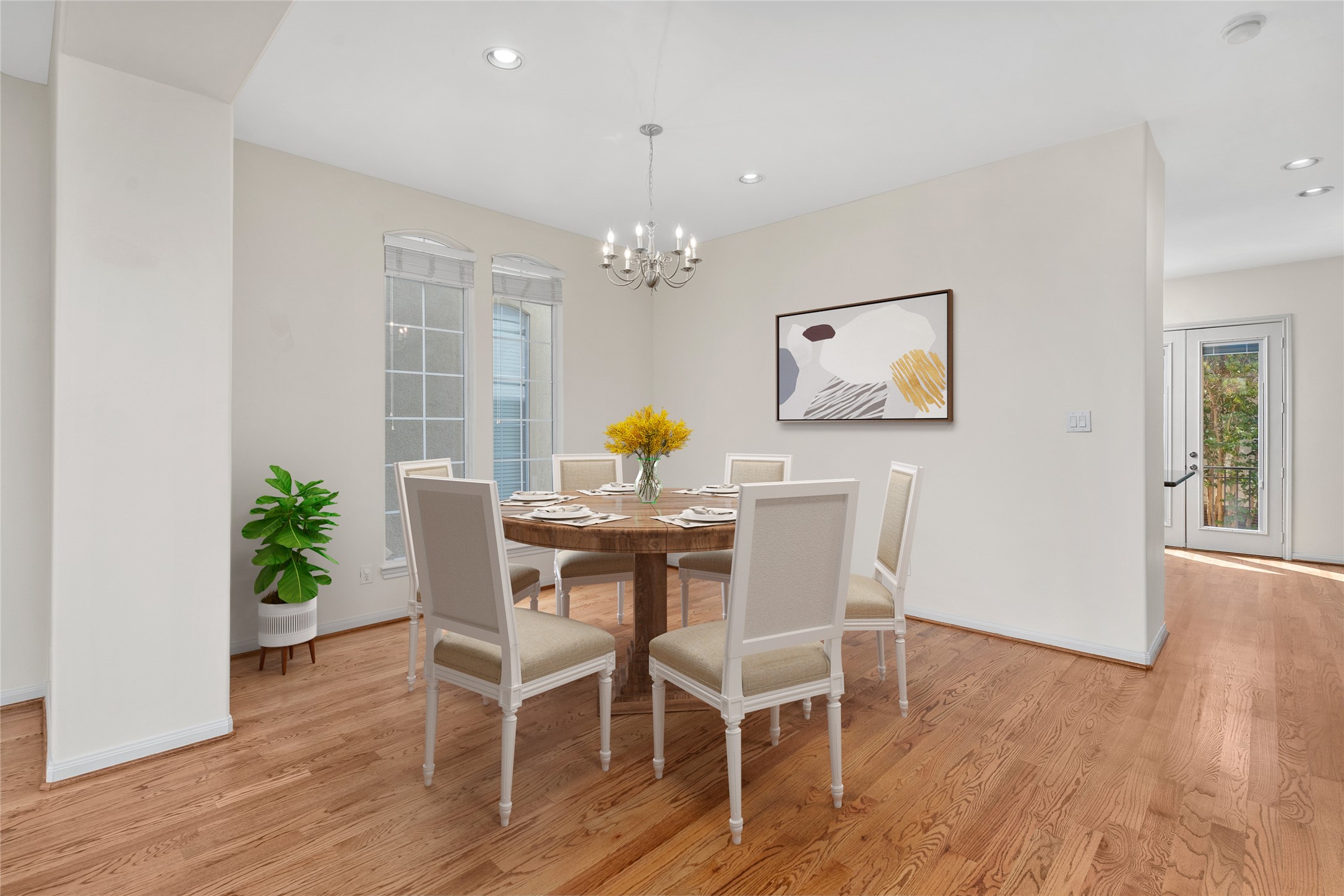 This dining room is great for any kind of entertaining. *Virtual staging has been added*