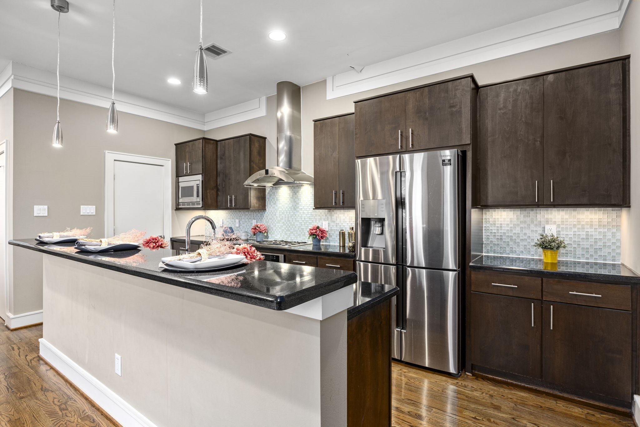 Your family & friends can join you while seated at the breakfast bar as you prepare delicious entrees. The stainless steel appliances complete the kitchen to perfection!! 322 Patterson St., Houston, TX  77007