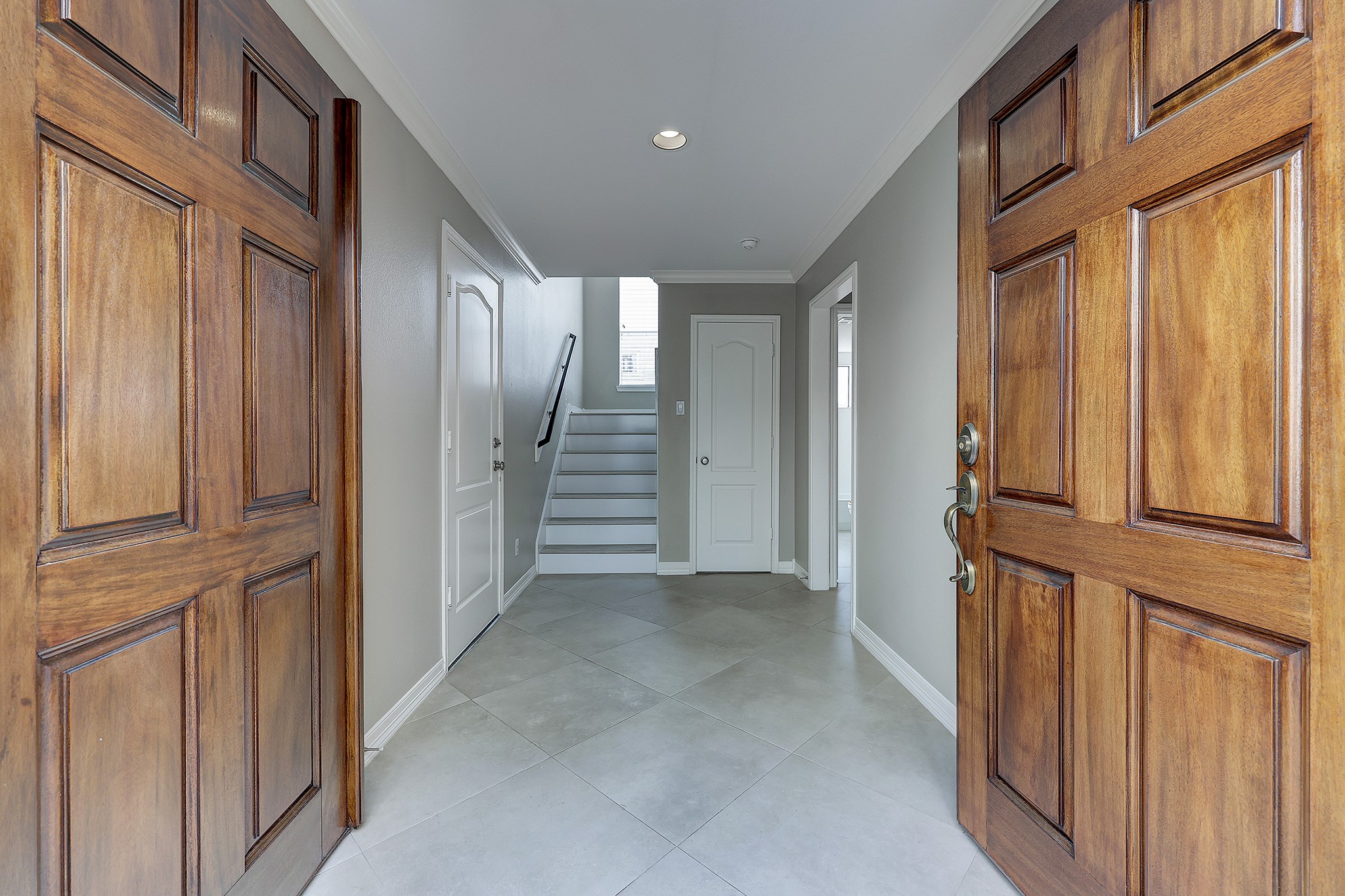 Large versatile foyer merging the front and garage entryways. Offers the ideal canvas for customization