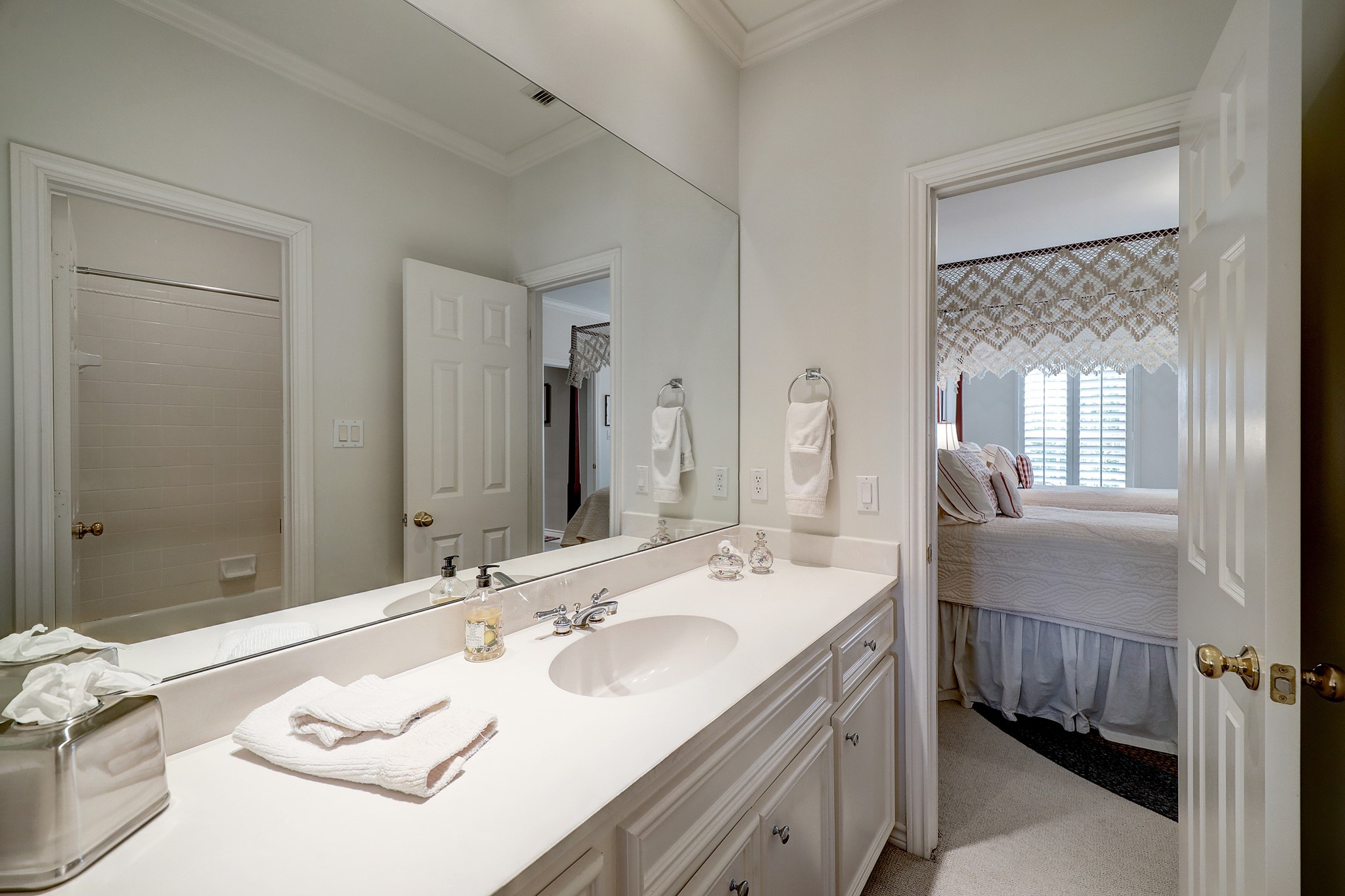 The Jack 'n' Jill bathroom connects the two bedrooms.
