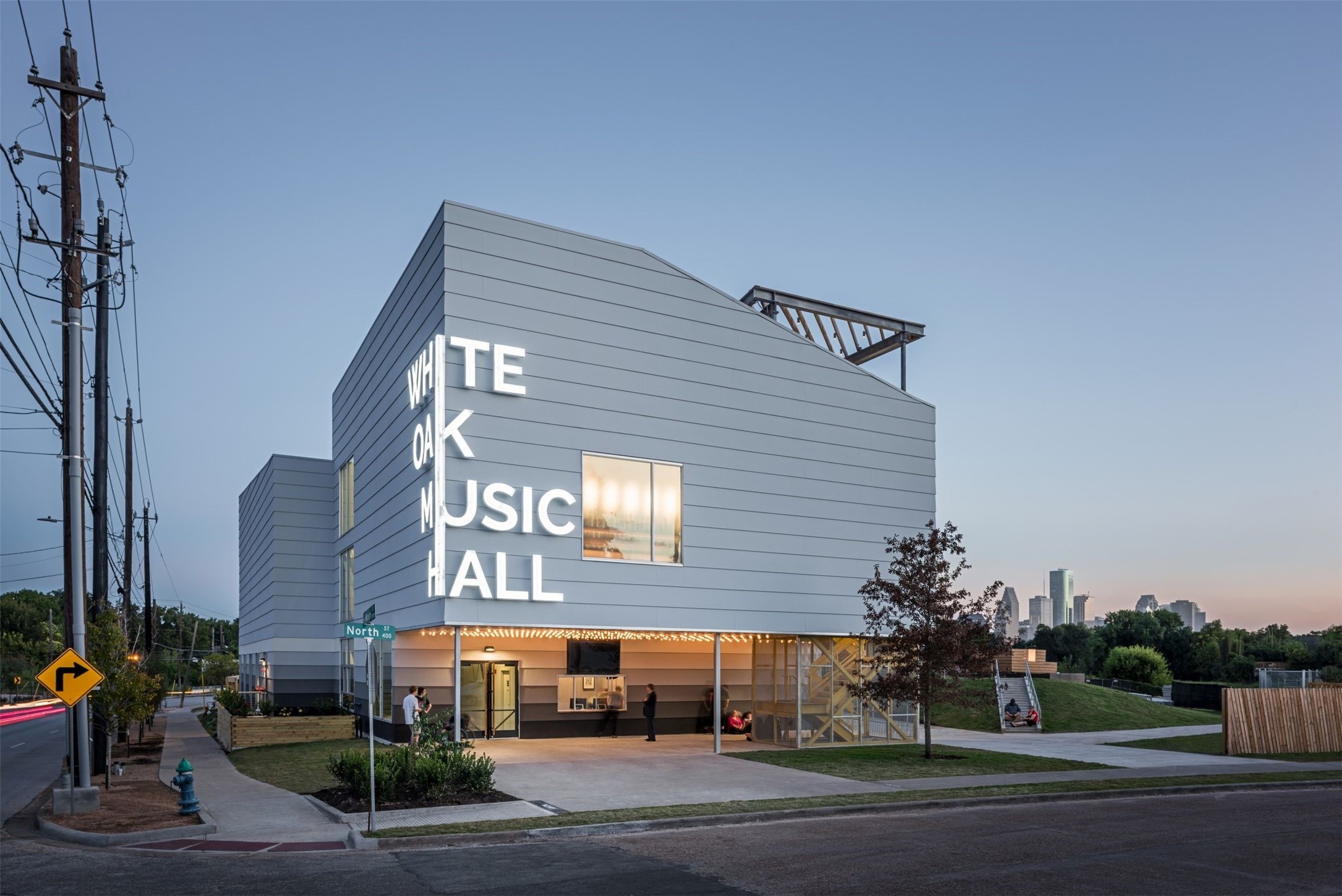 White Oak Music Hall is a live music venue in the Heights. Its inviting and vibrant atmosphere combined with the state-of-the-art amphitheater and 2 indoor spaces make it a music lover's destination.