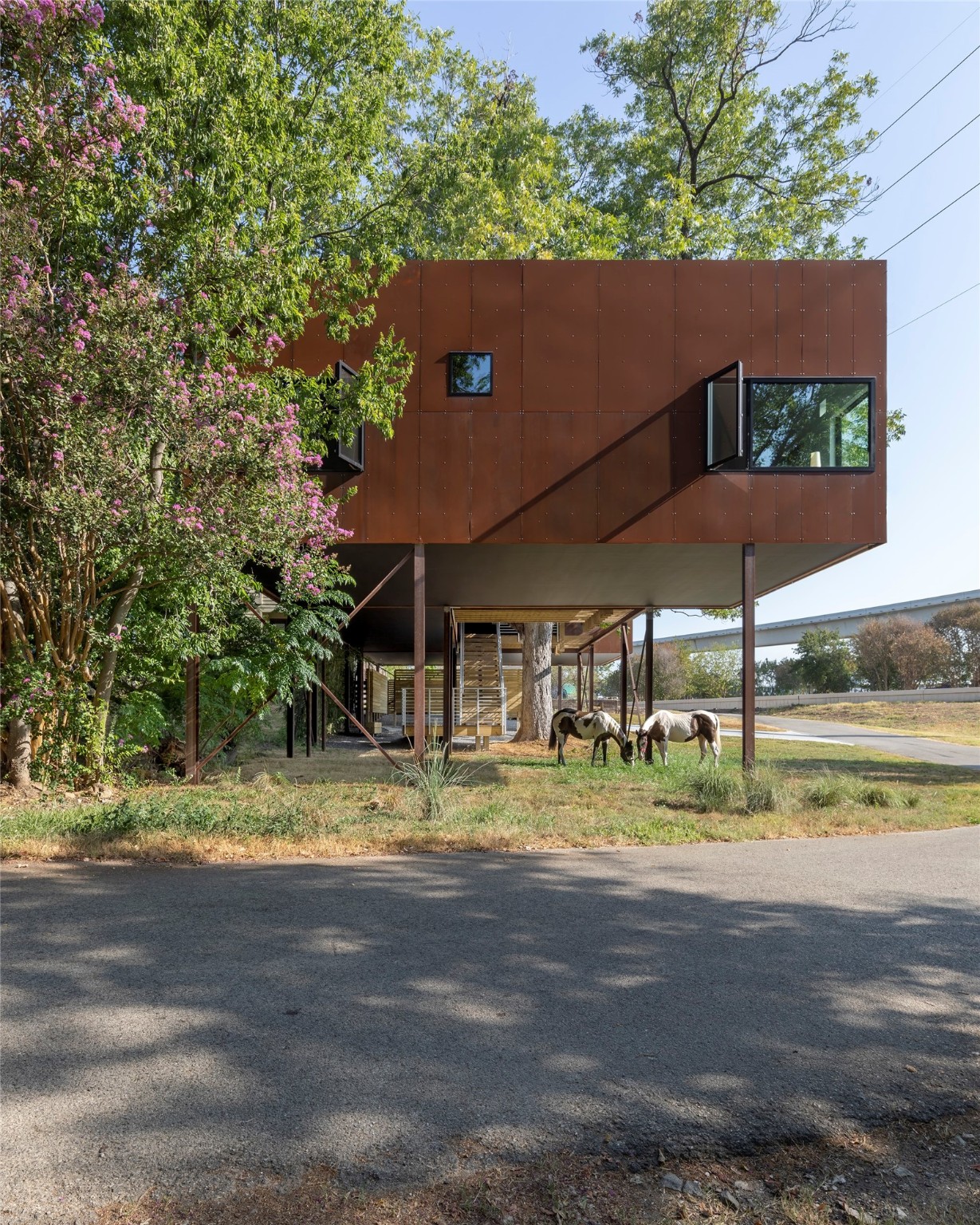 Strasser designed the home with two cantilevered wings separated by a central link. One wing is public including the kitchen and living room, the other private with two bedrooms, both featuring an ensuite bath and closet.