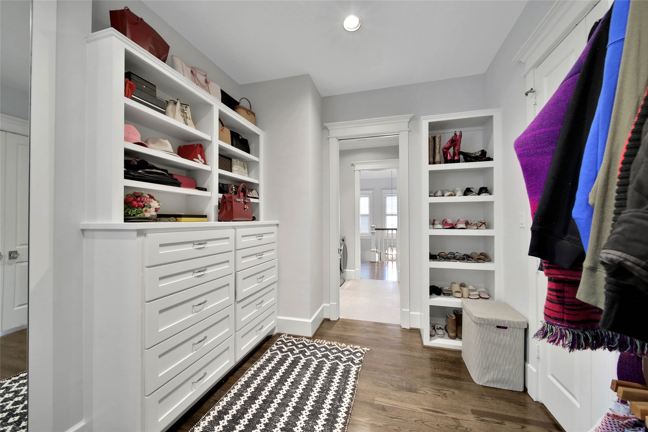 From ample storage to thoughtful organization, this inviting space offers a stylish and functional haven for your clothing and accessories.