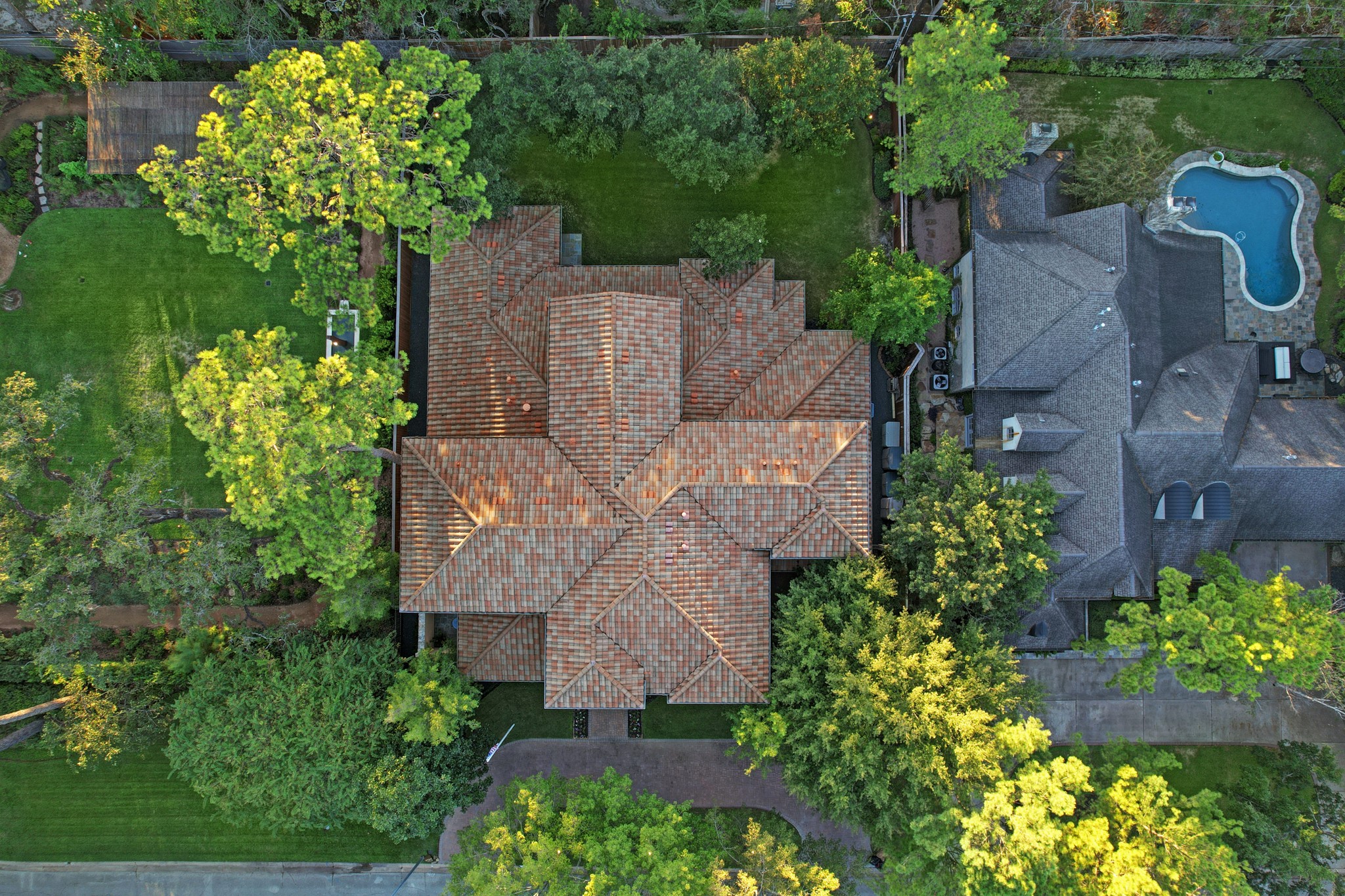 An aerial view showing you the entire property.