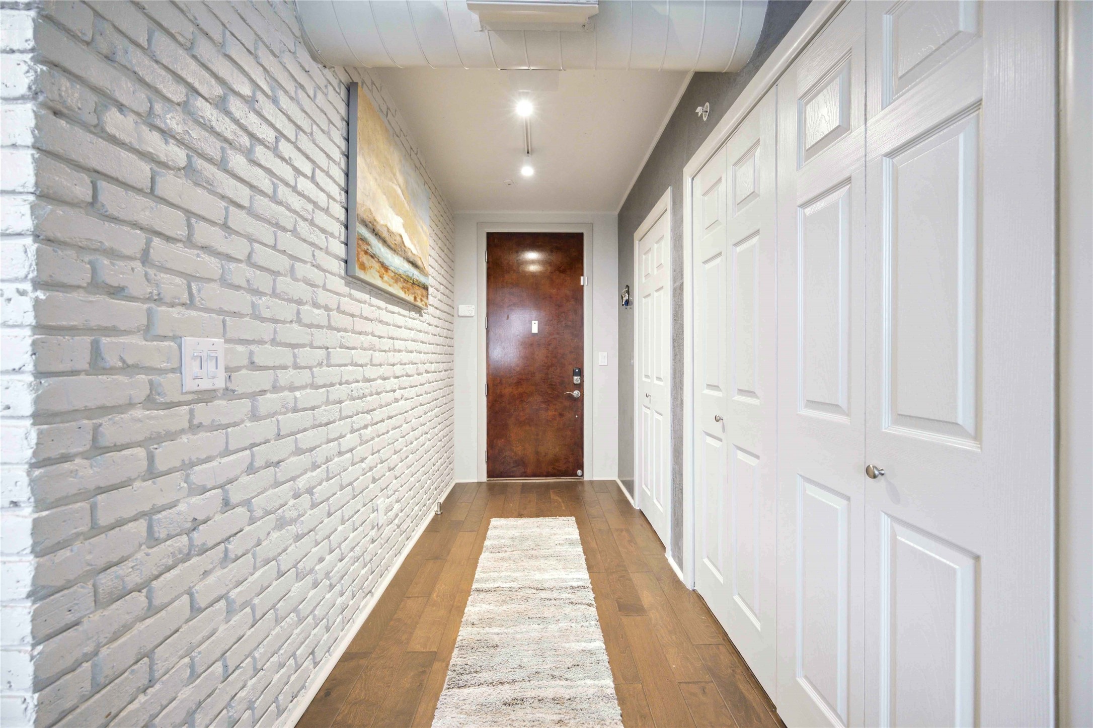 Warm entrance with painted brick