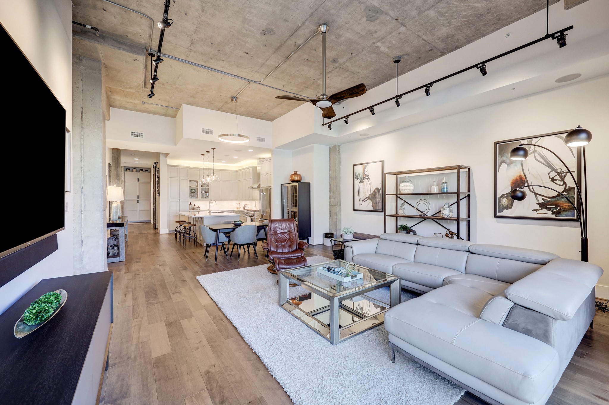 The building has a longstanding history in the Heights. The original Southwestern Bell building was preserved and revitalized into this luxury loft building with individual condos to live on for the next generations to enjoy.