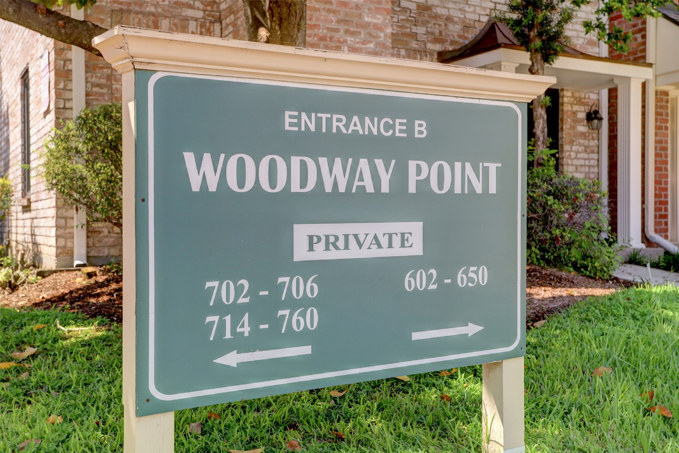 Woodway Point is a well-managed HOA, featuring two tennis courts, two swimming pools, and a clubhouse for its residents. The monthly HOA fee includes a comprehensive range of services such as exterior building maintenance, cable TV, water, sewer, grounds keeping, and access to recreational facilities. The community also has a range of exciting activities planned, providing ample opportunities for residents to socialize and meet their neighbors.