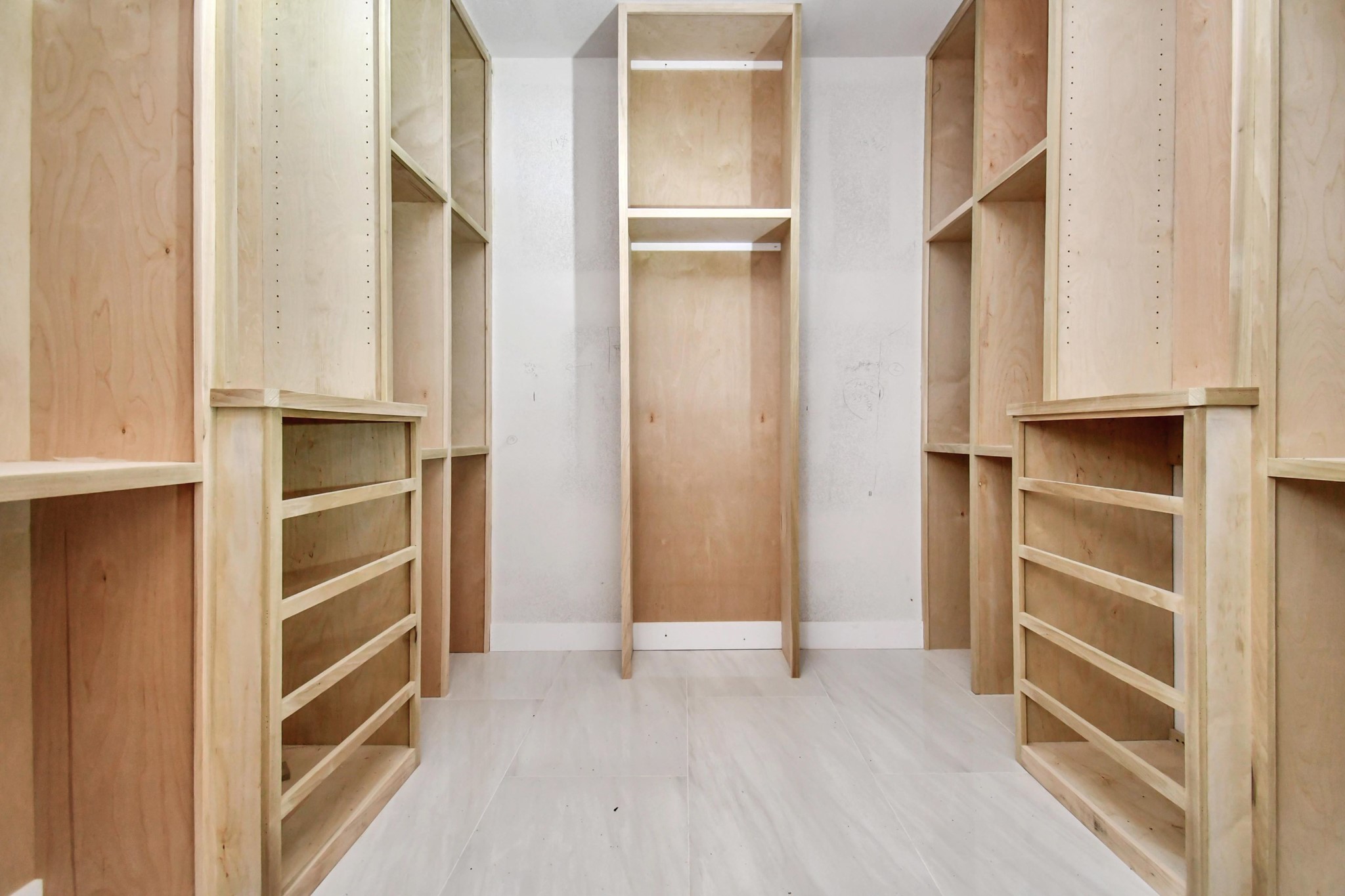 The larger of the 2 closets located in the primary bedroom.